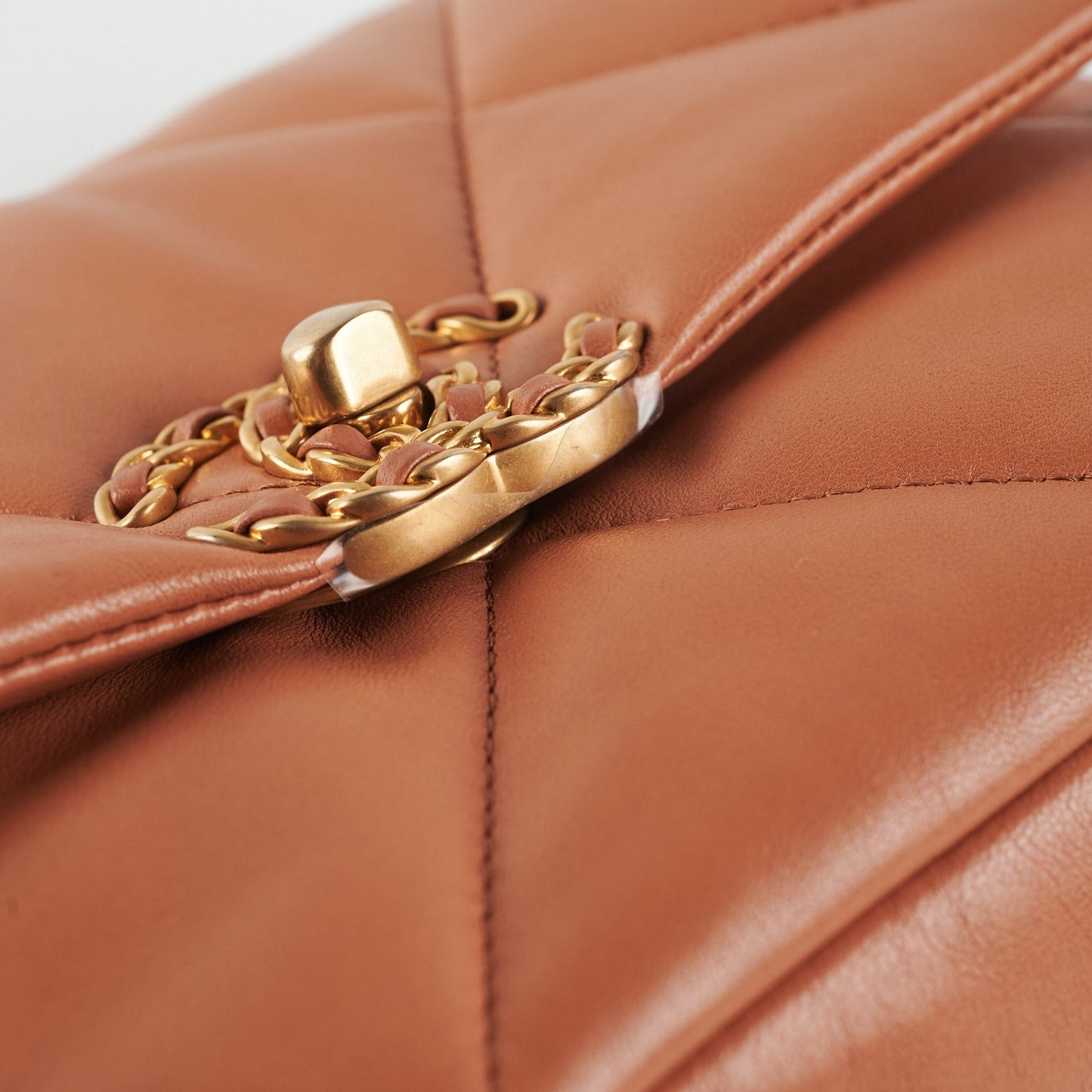 Chanel 19 Small Caramel 21P (Microchip)