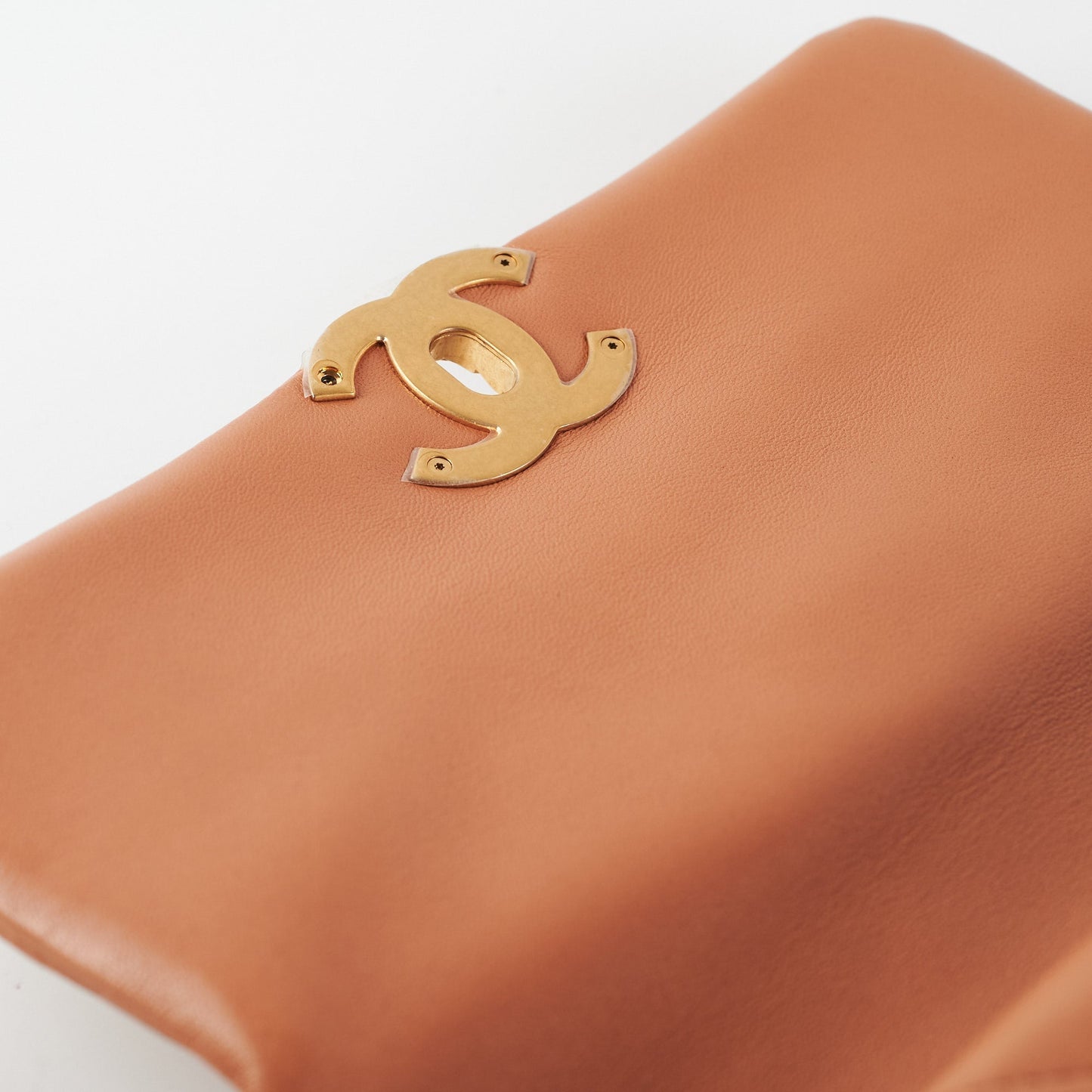 Chanel 19 Small Caramel 21P (Microchip)