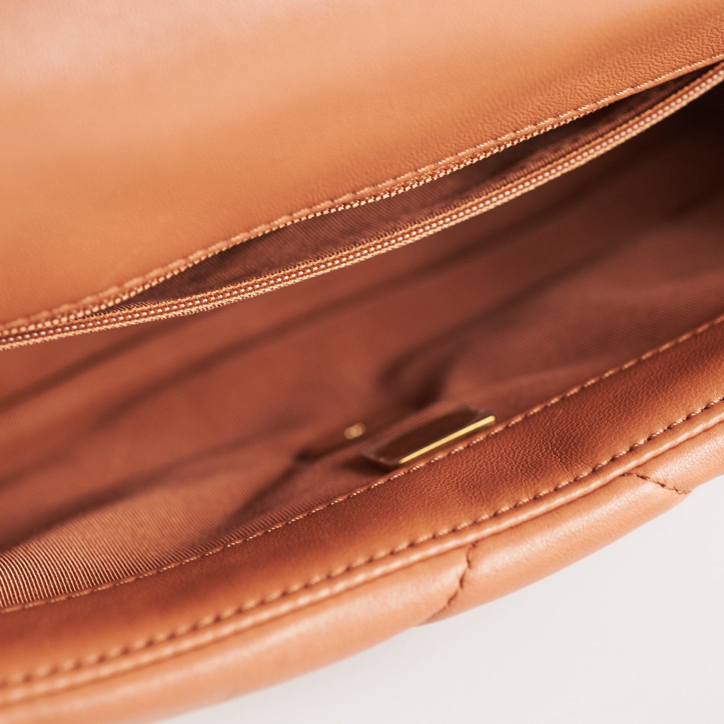 Chanel 19 Small Caramel 21P (Microchip)