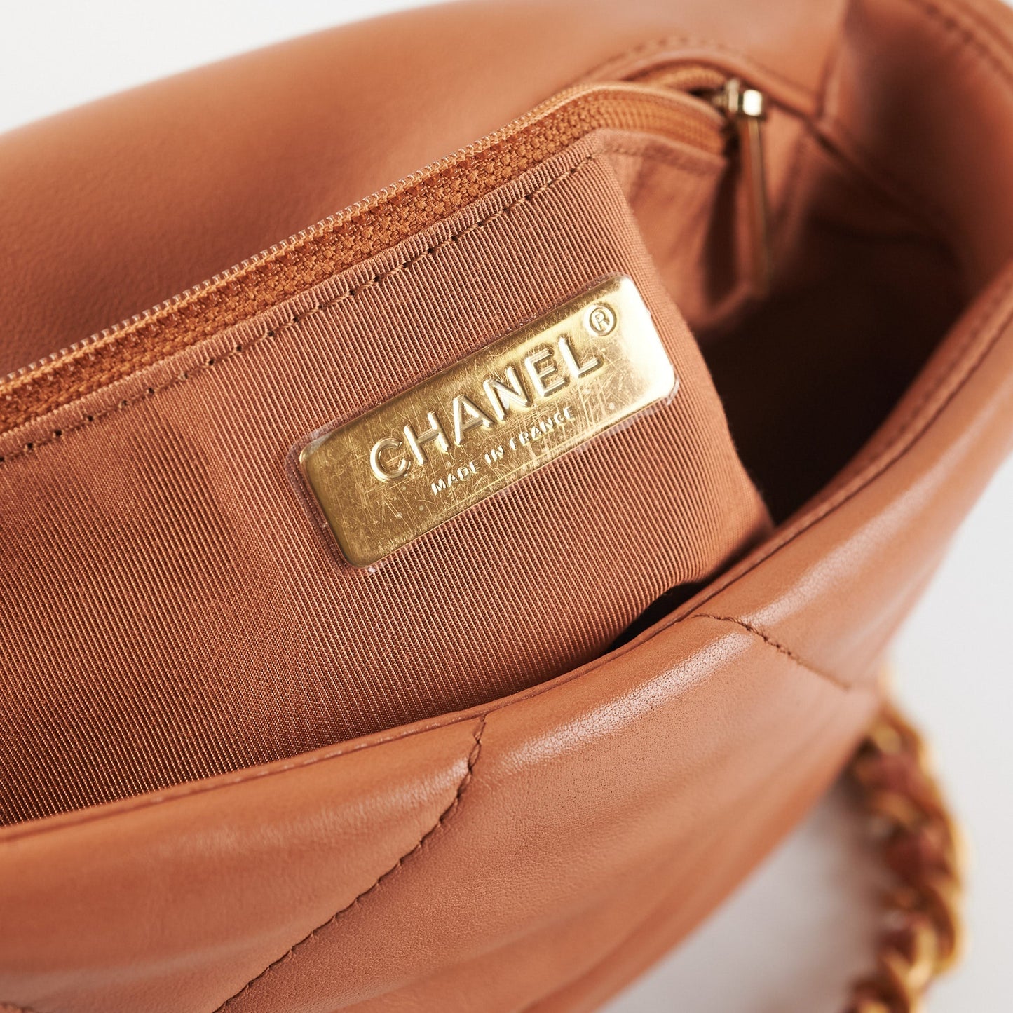 Chanel 19 Small Caramel 21P (Microchip)