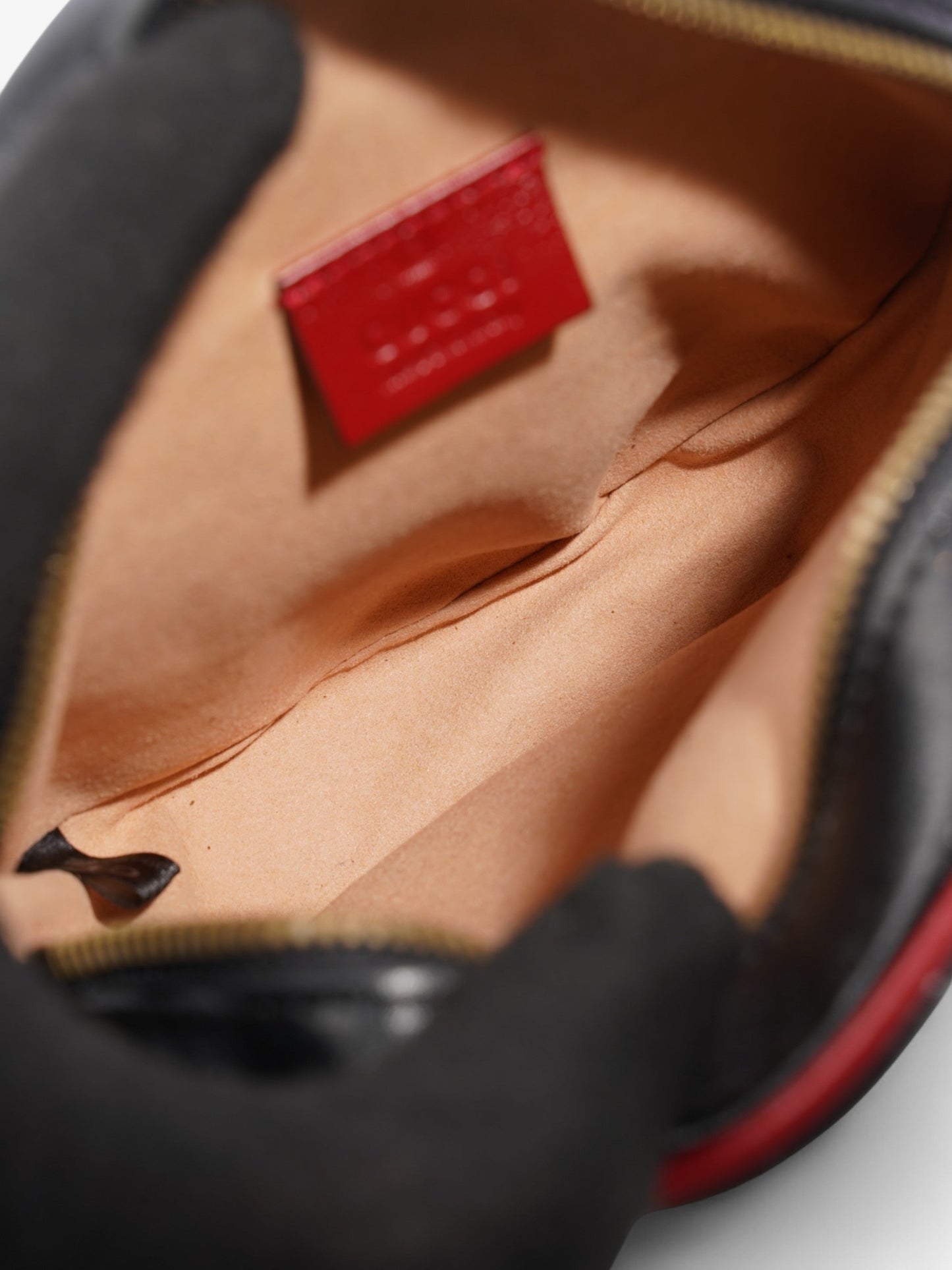 Gucci GG Marmont Round Black / Red Matelasse Leather