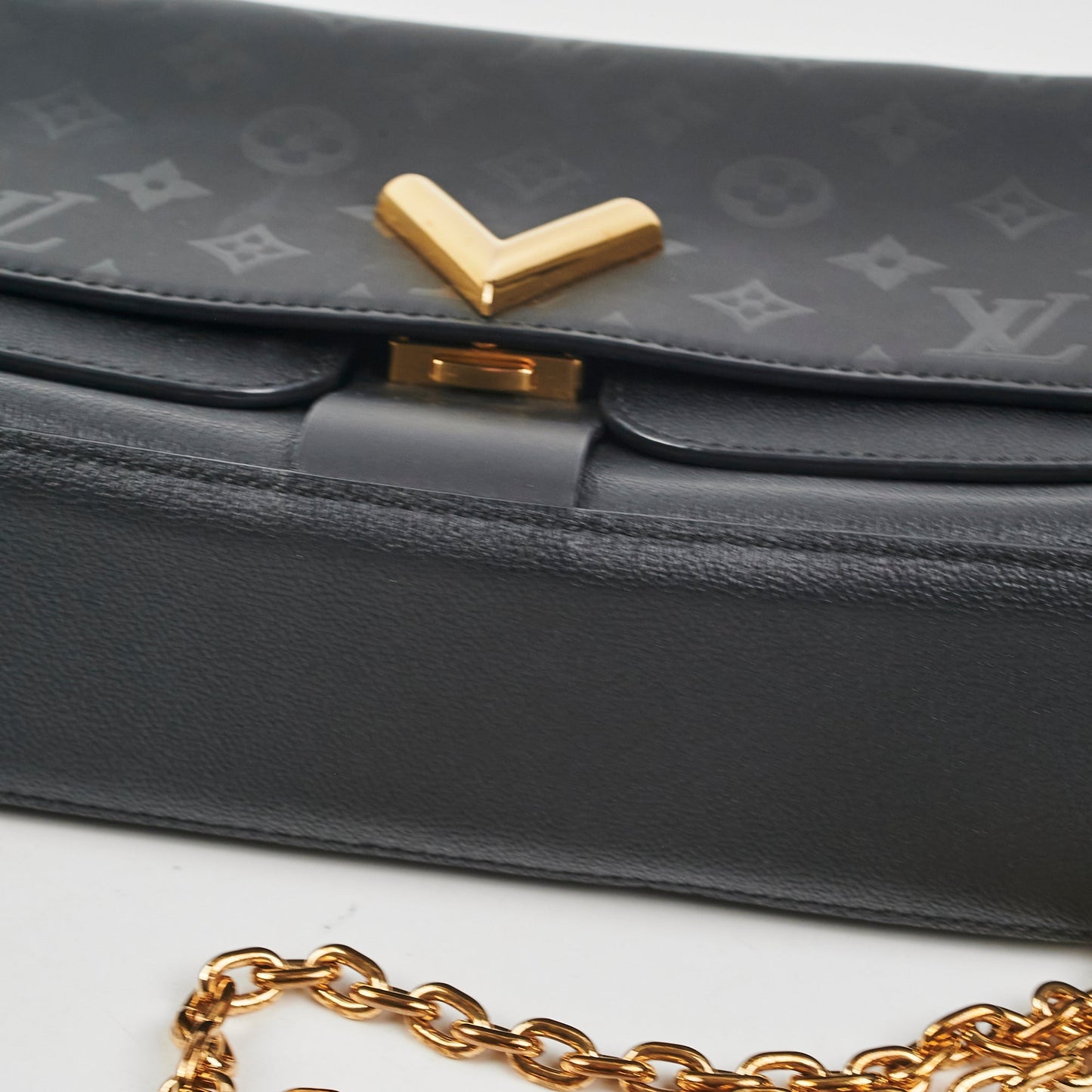 Louis Vuitton Very Chain Black Shoulder Bag