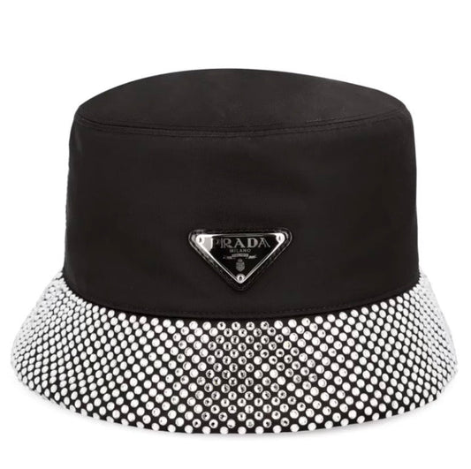 PRADA LOGO PLAQUE EMBELLISHED BUCKET HAT