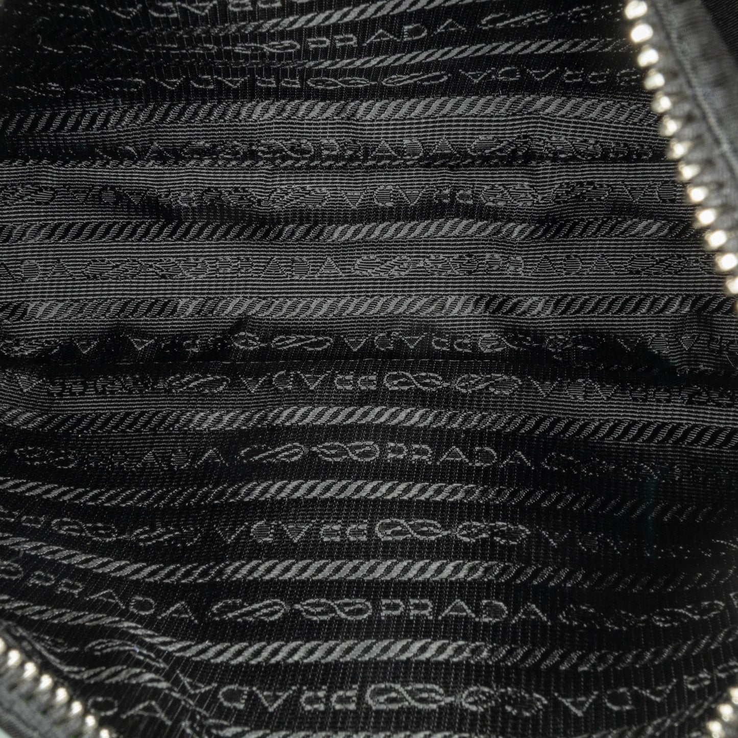 Prada Re-Nylon Re-Edition 2005 Shoulder Bag (SHG-27cubM)