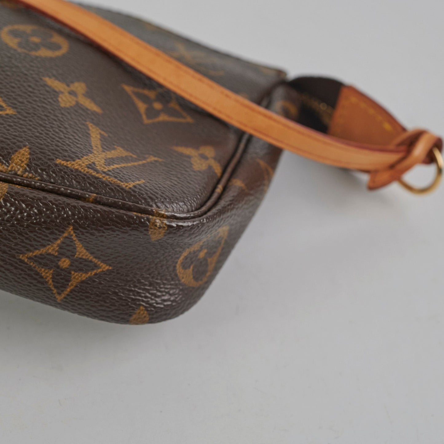 Louis Vuitton Pochette Monogram Accesaries