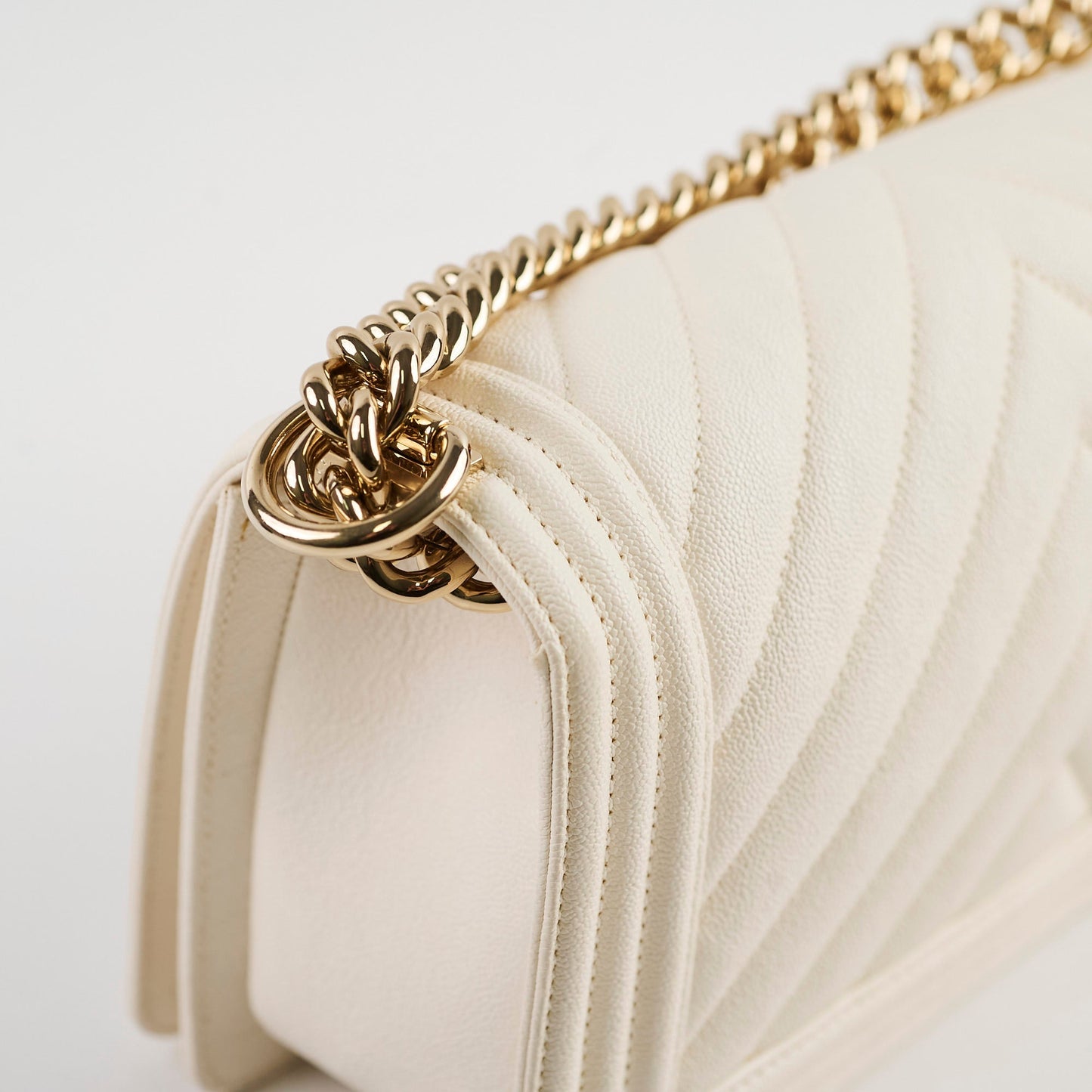 Chanel Old Medium Boy Chevron White Caviar - Series 29