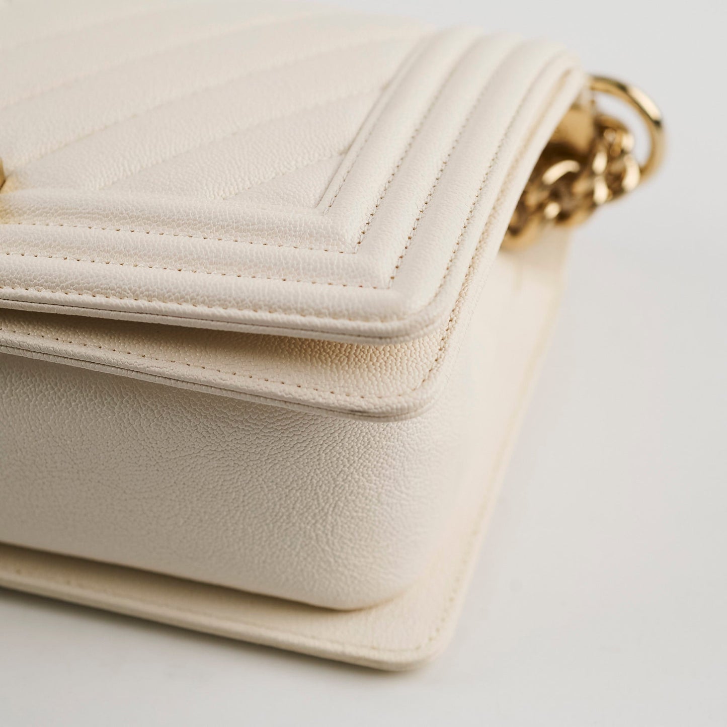 Chanel Old Medium Boy Chevron White Caviar - Series 29