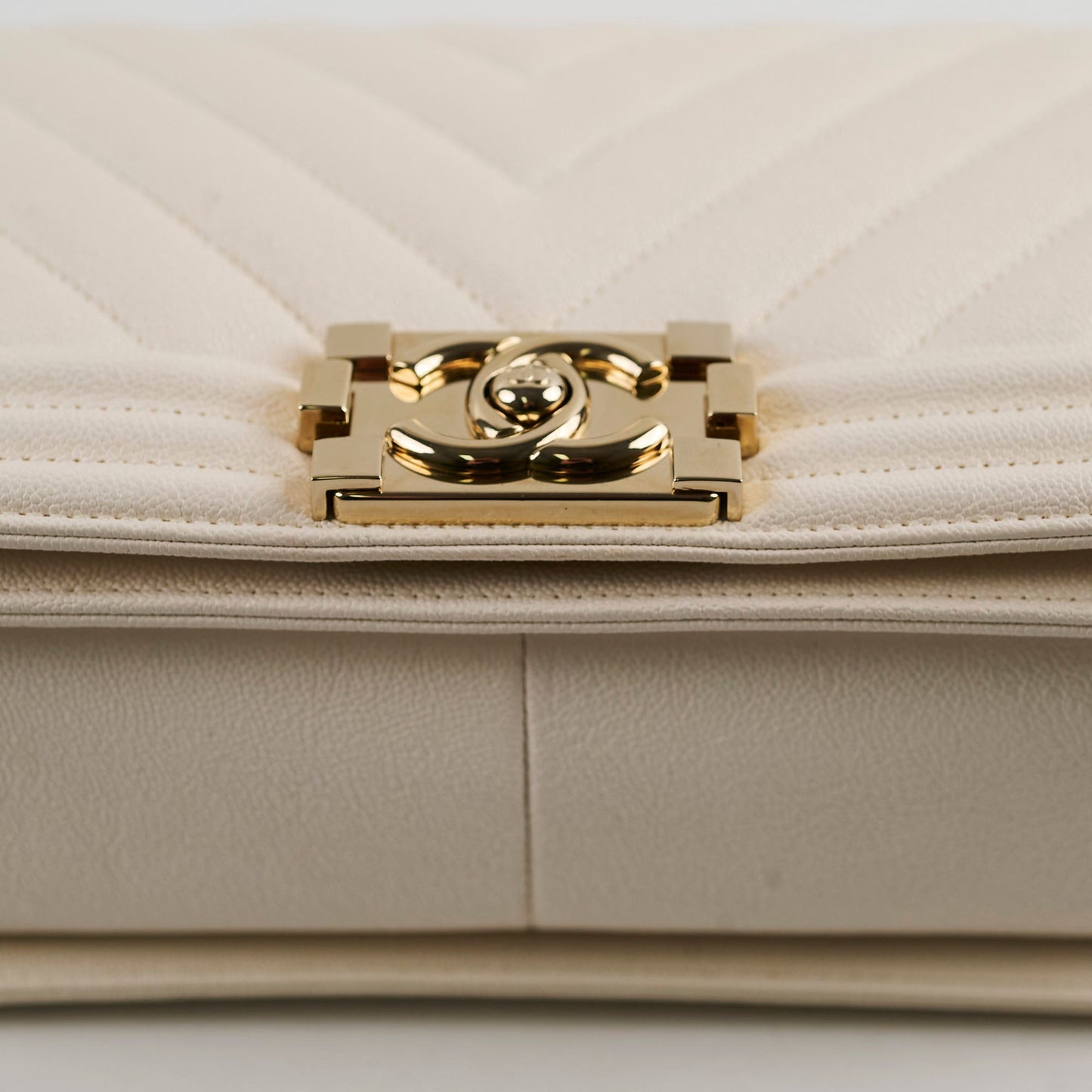 Chanel Old Medium Boy Chevron White Caviar - Series 29