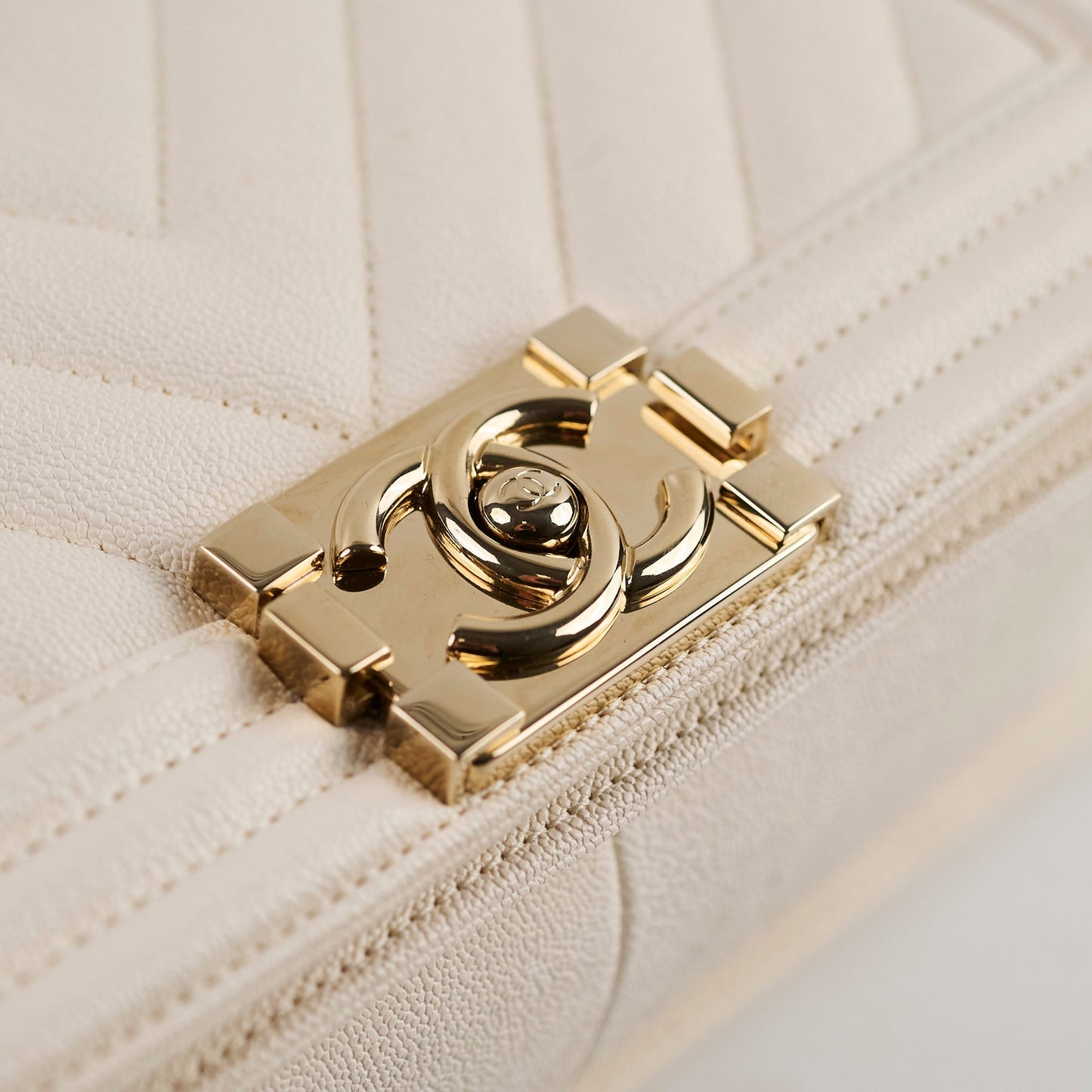 Chanel Old Medium Boy Chevron White Caviar - Series 29