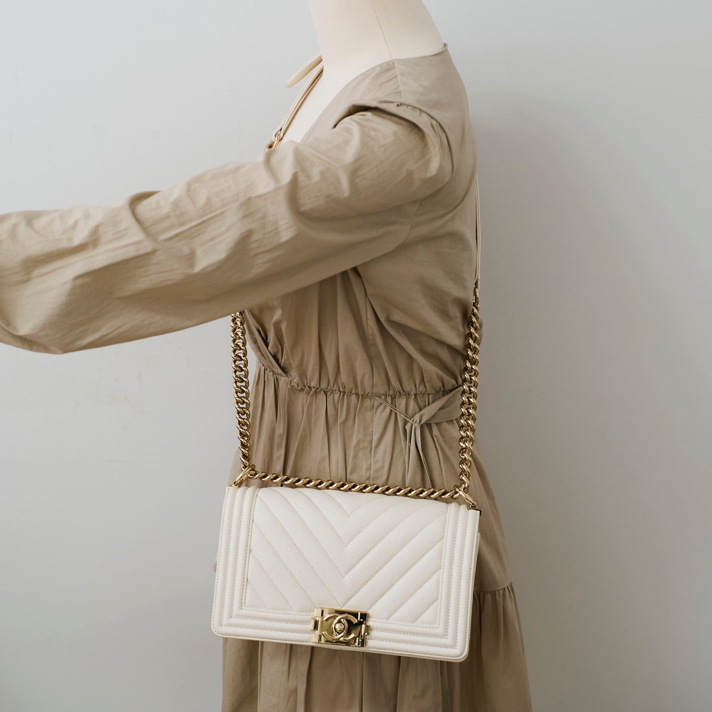 Chanel Old Medium Boy Chevron White Caviar - Series 29