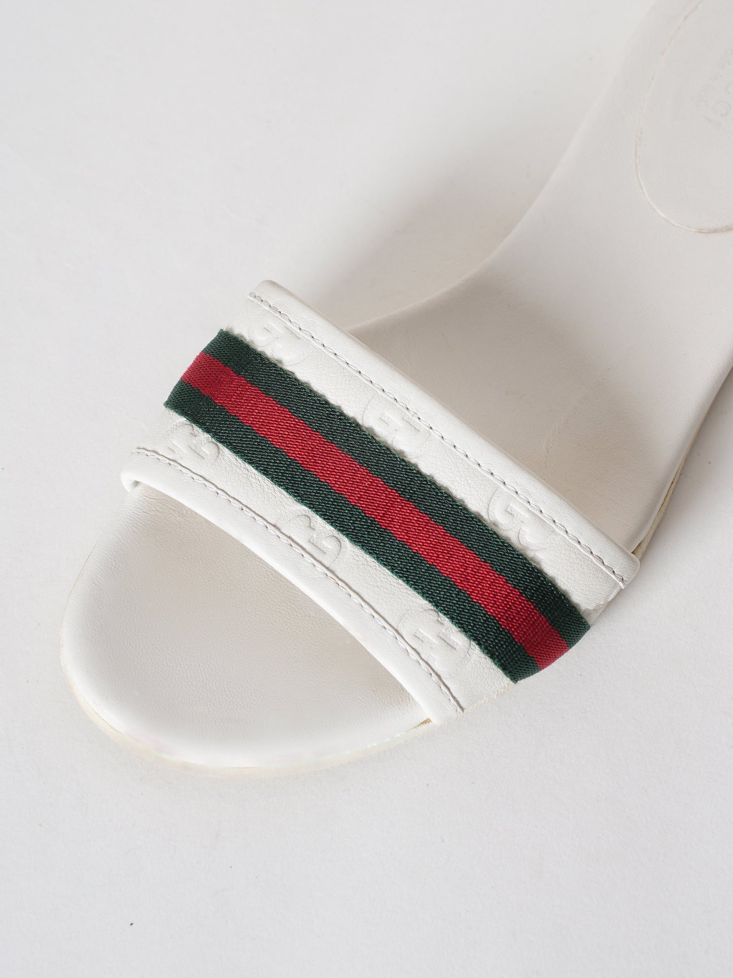 Gucci White Guccissiam Leather Web Flat Slide Sandals