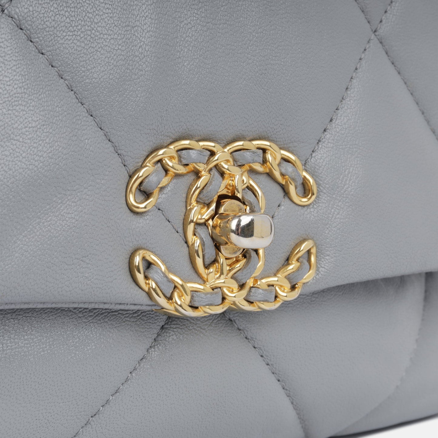 Chanel Chanel 19 - Small