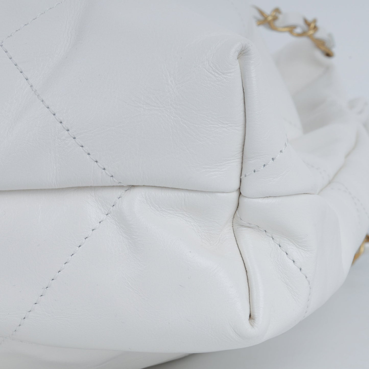 Chanel Medium 22 Hobo - White Shiny Calfskin | Gold Hardware
