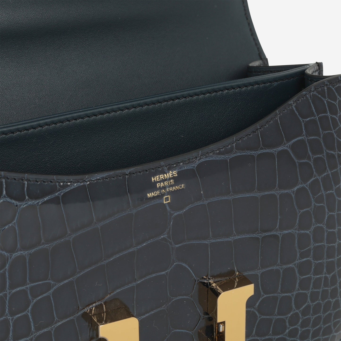 Hermès Constance 18 - Vert Rousseau Alligator Lisse | Gold Hardware