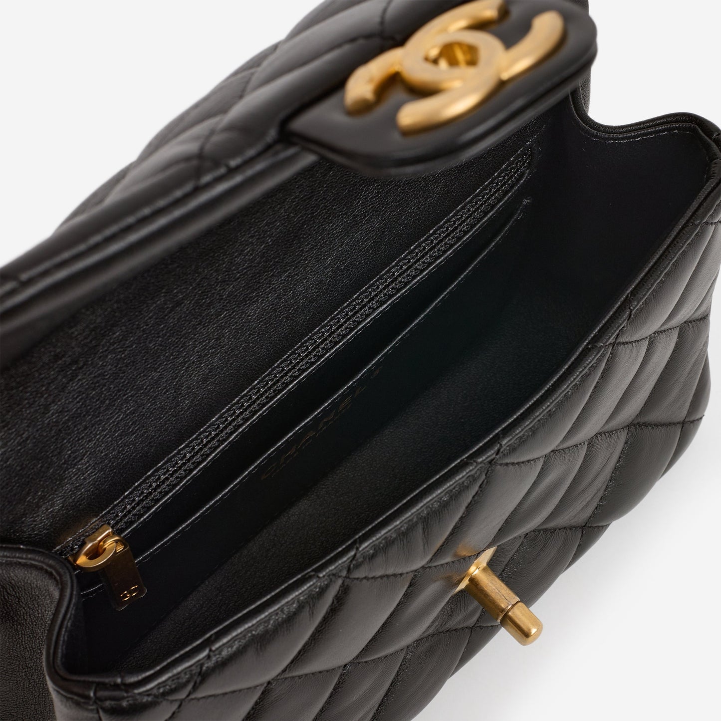 Chanel 24P Pearl Twist Flap - Black Lambskin | Gold Hardware