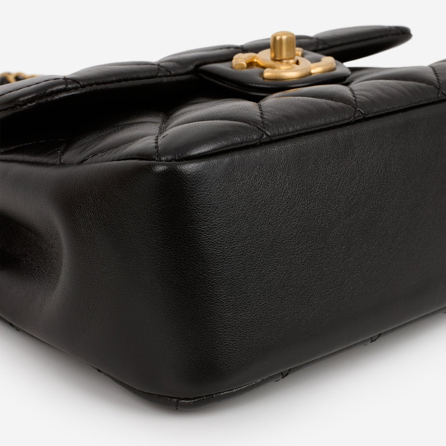 Chanel 24P Pearl Twist Flap - Black Lambskin | Gold Hardware