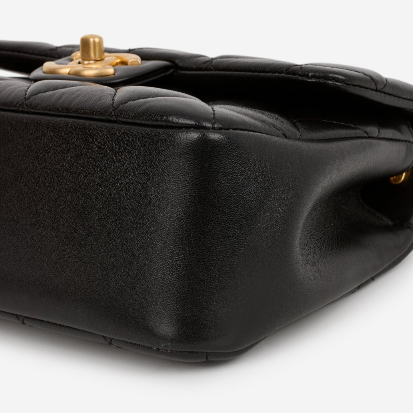 Chanel 24P Pearl Twist Flap - Black Lambskin | Gold Hardware