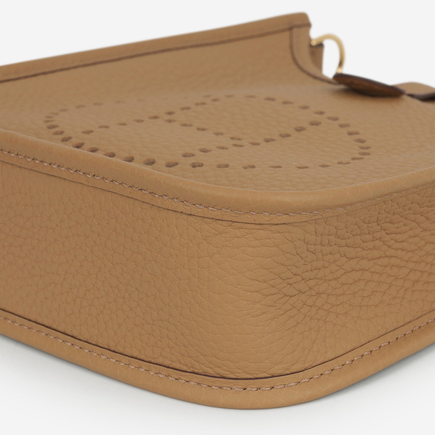 Hermès Mini Evelyne 16 - Biscuit Clemence / Tonal Strap | Gold Hardware