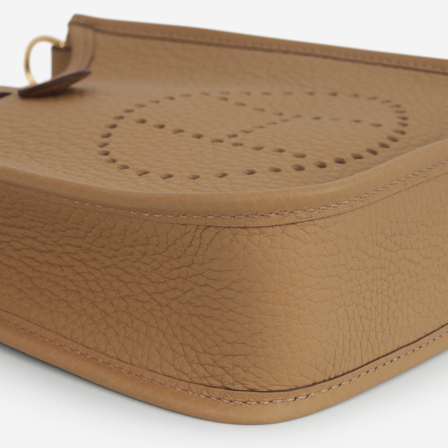 Hermès Mini Evelyne 16 - Biscuit Clemence / Tonal Strap | Gold Hardware