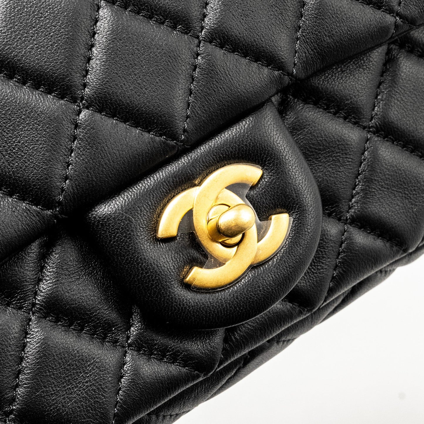 Chanel Pearl Crush mini Rectangular flap bag lambskin black  (microchip)