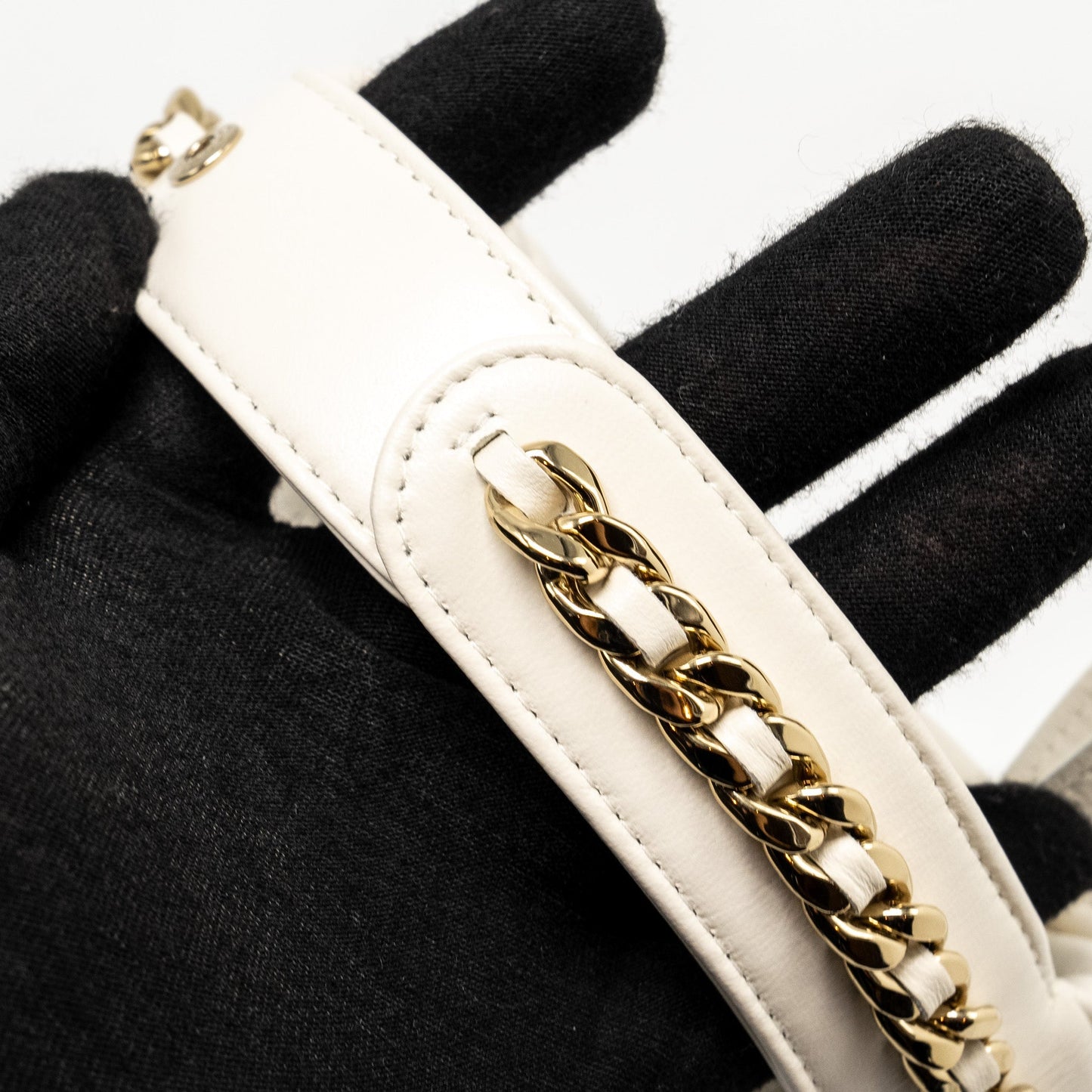 Chanel 23C Round Clutch Lambskin White L (Microchip)