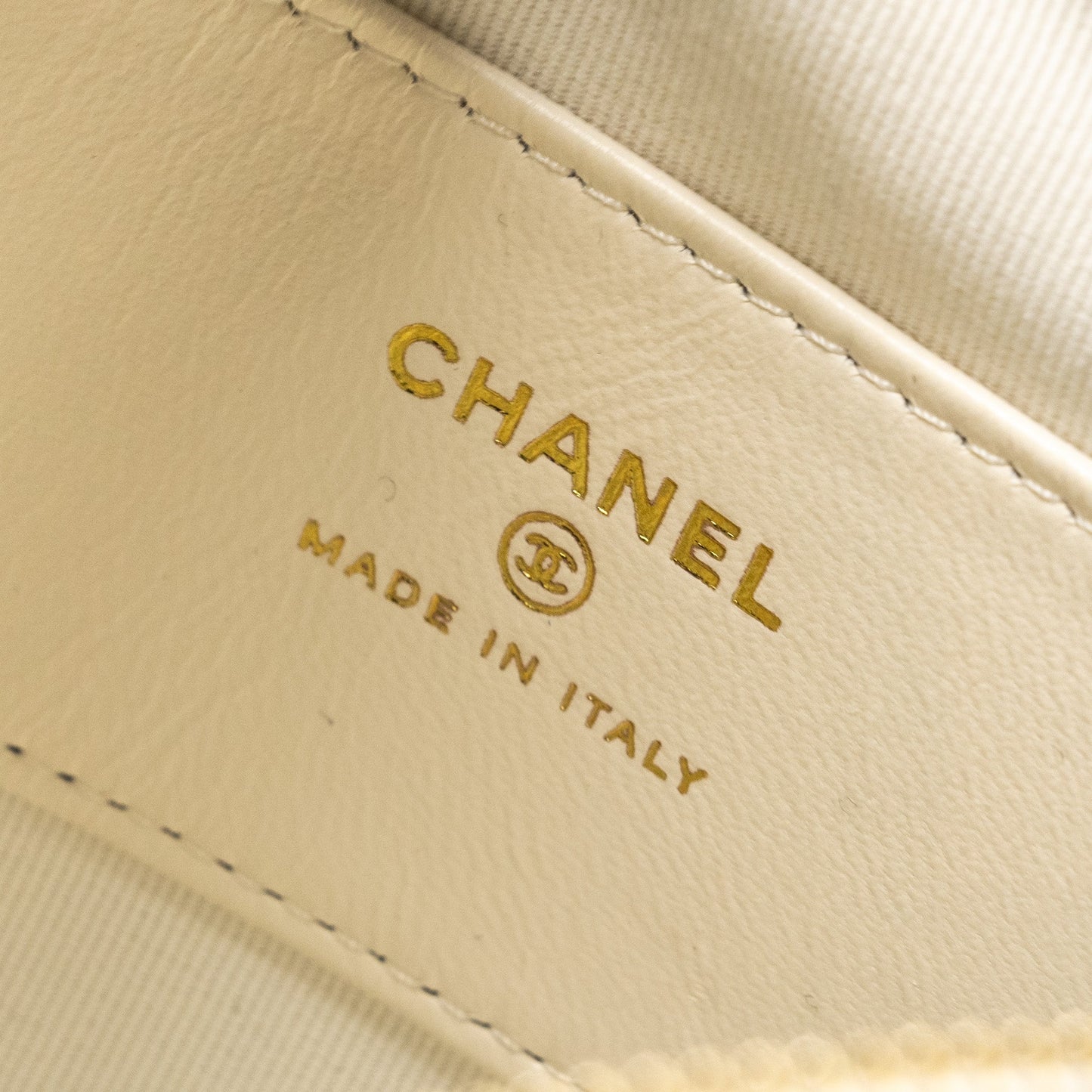 Chanel 23C Round Clutch Lambskin White L (Microchip)
