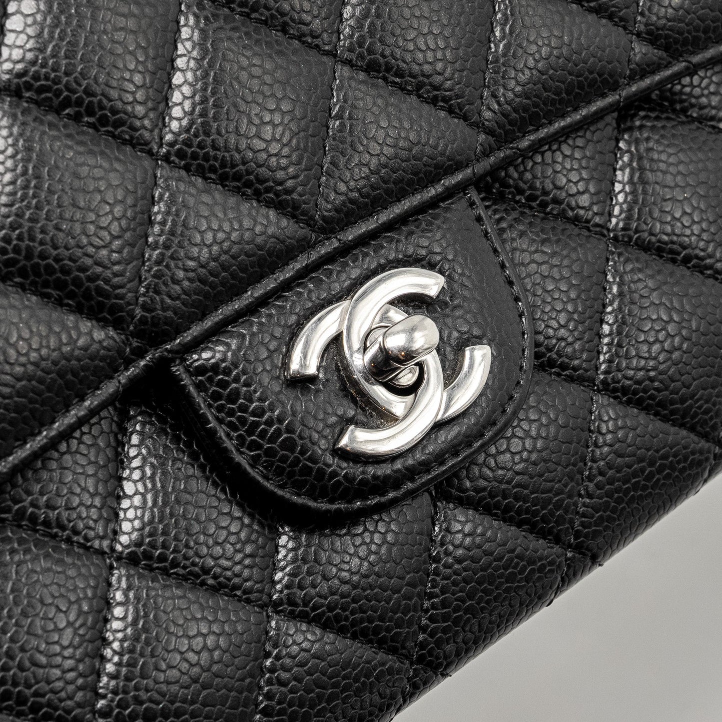 Chanel Medium Classic Double Flap Bag CAVIAR Black  (Microchip)