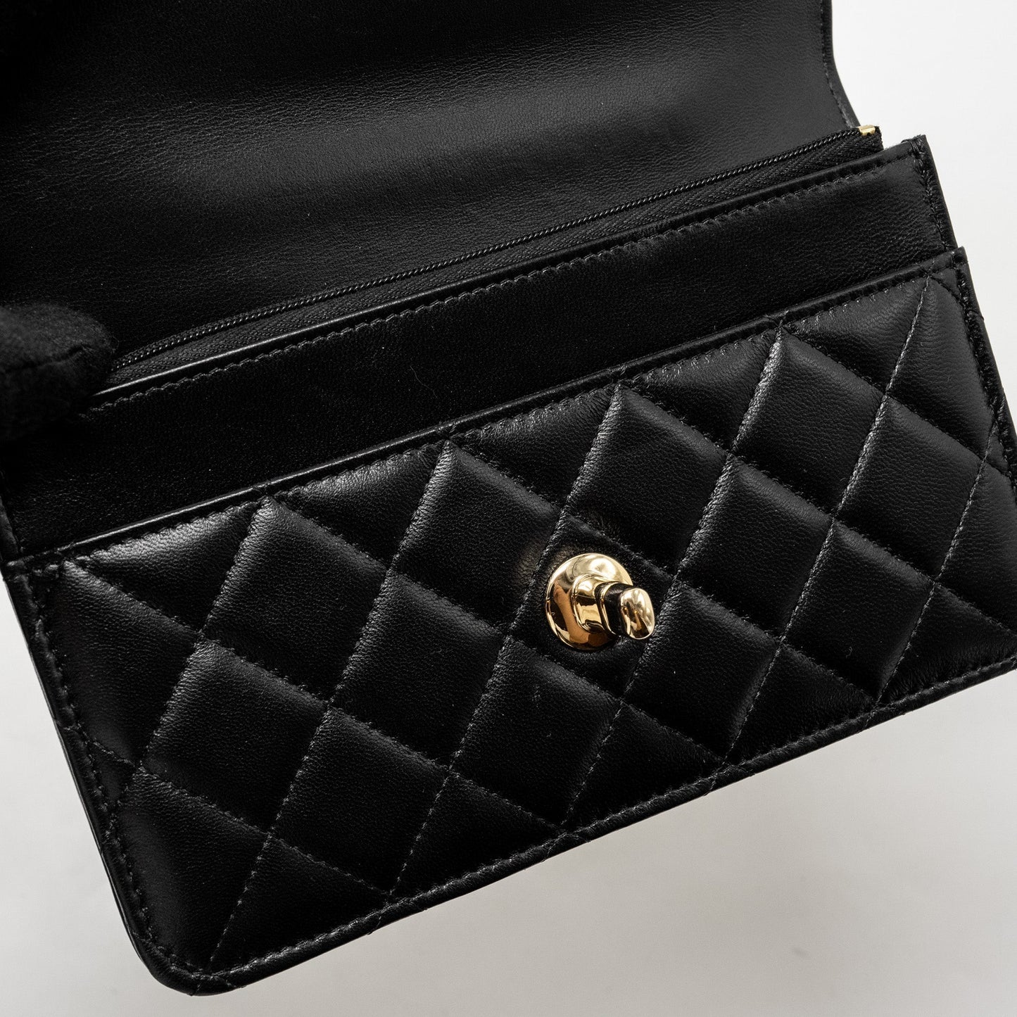 Chanel Pearl Detailed Top Handel Wallet On Chain Lambskin Black L (Microchip)