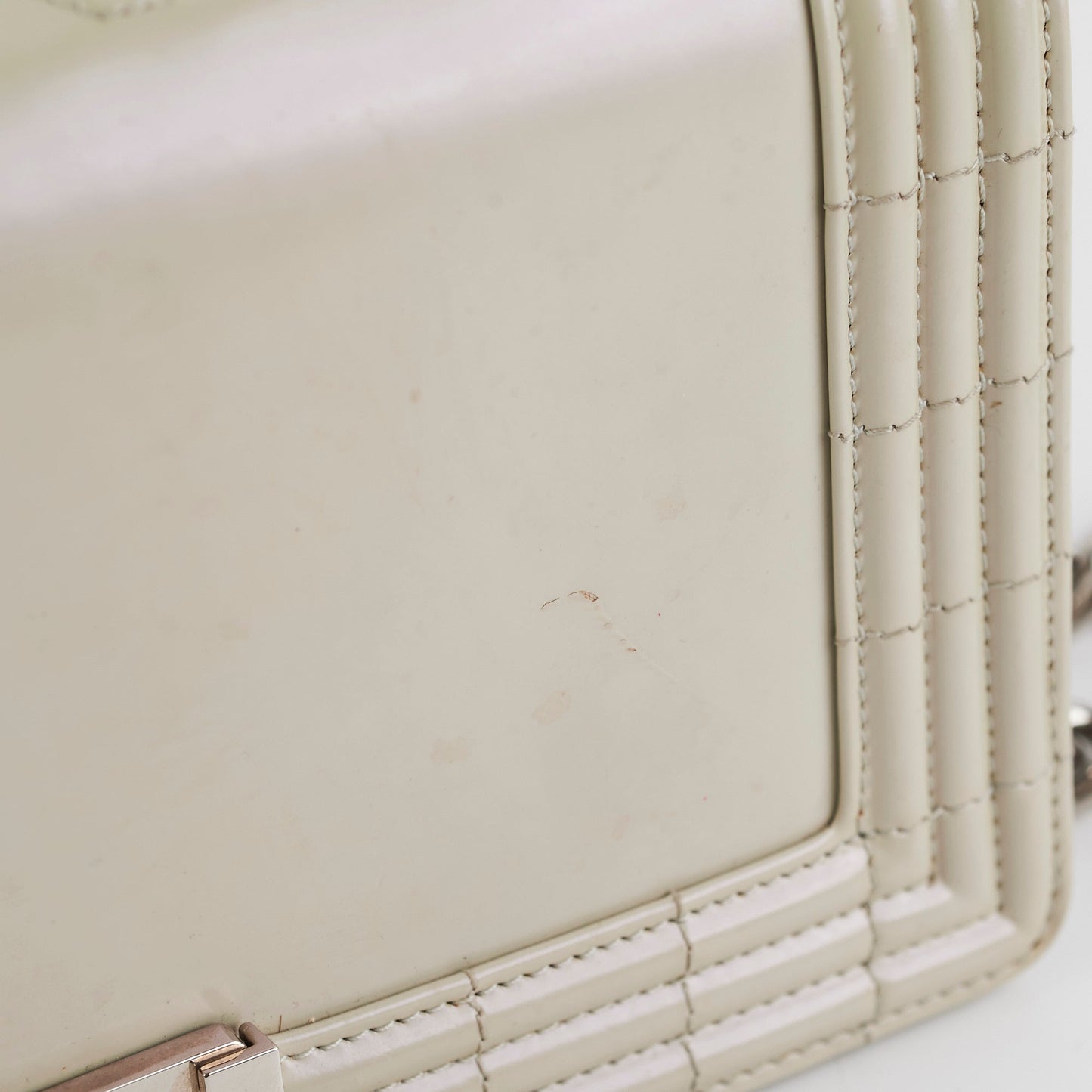 Chanel Boy Old Medium Iridiscent (Light grey)