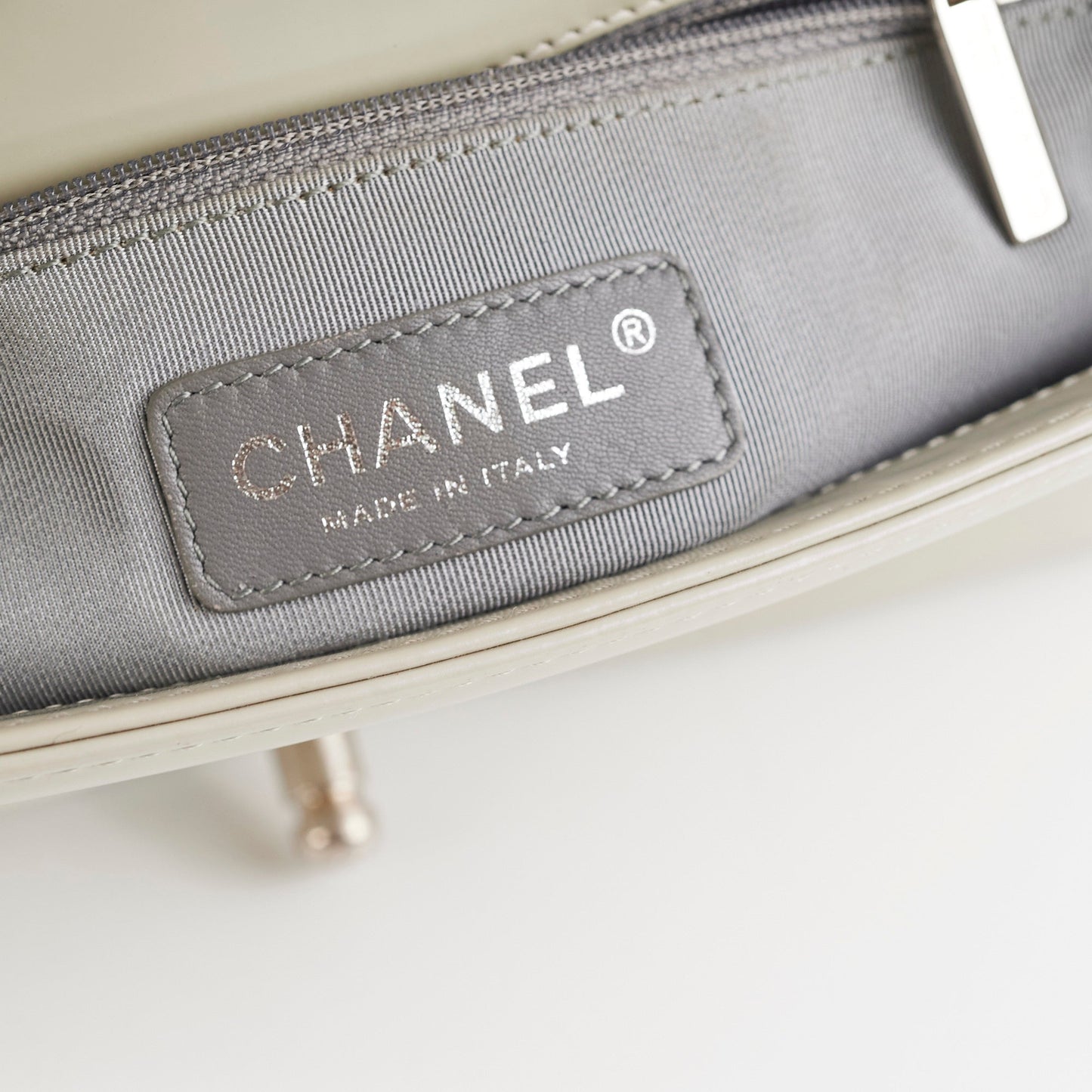 Chanel Boy Old Medium Iridiscent (Light grey)