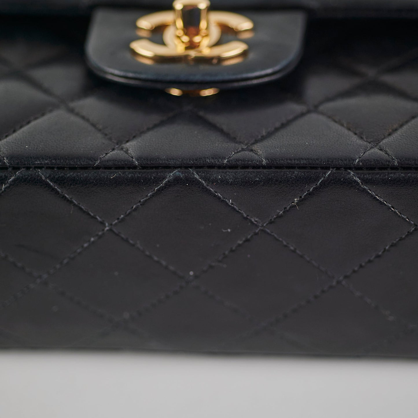 Chanel  Classic Flap M/L Lambskin Black - Series 7