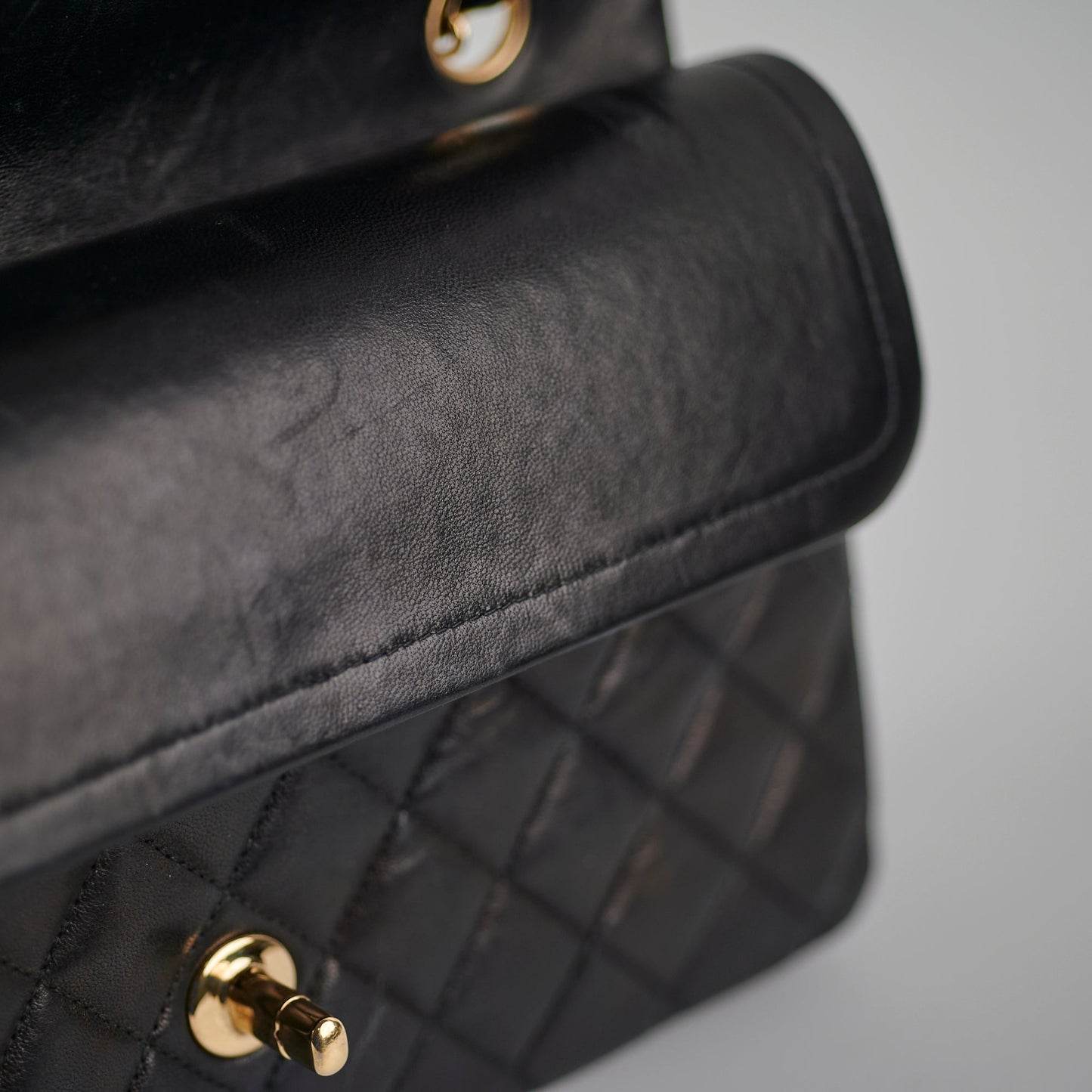 Chanel  Classic Flap M/L Lambskin Black - Series 7