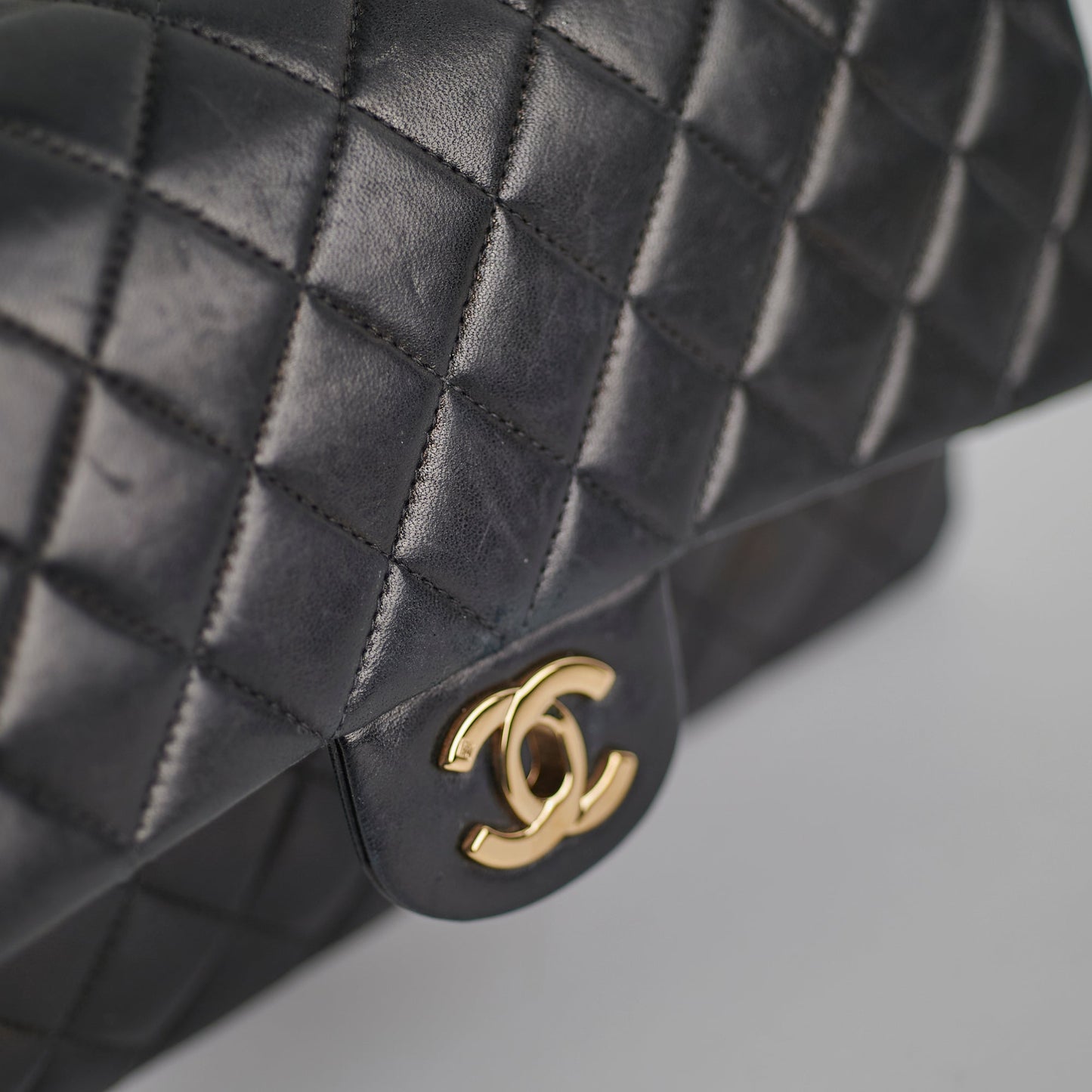 Chanel  Classic Flap M/L Lambskin Black - Series 7