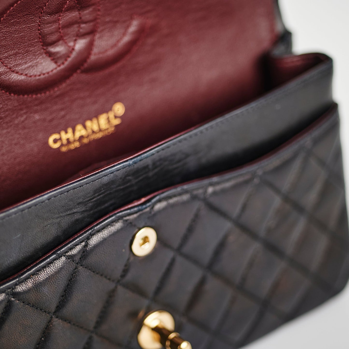Chanel  Classic Flap M/L Lambskin Black - Series 7