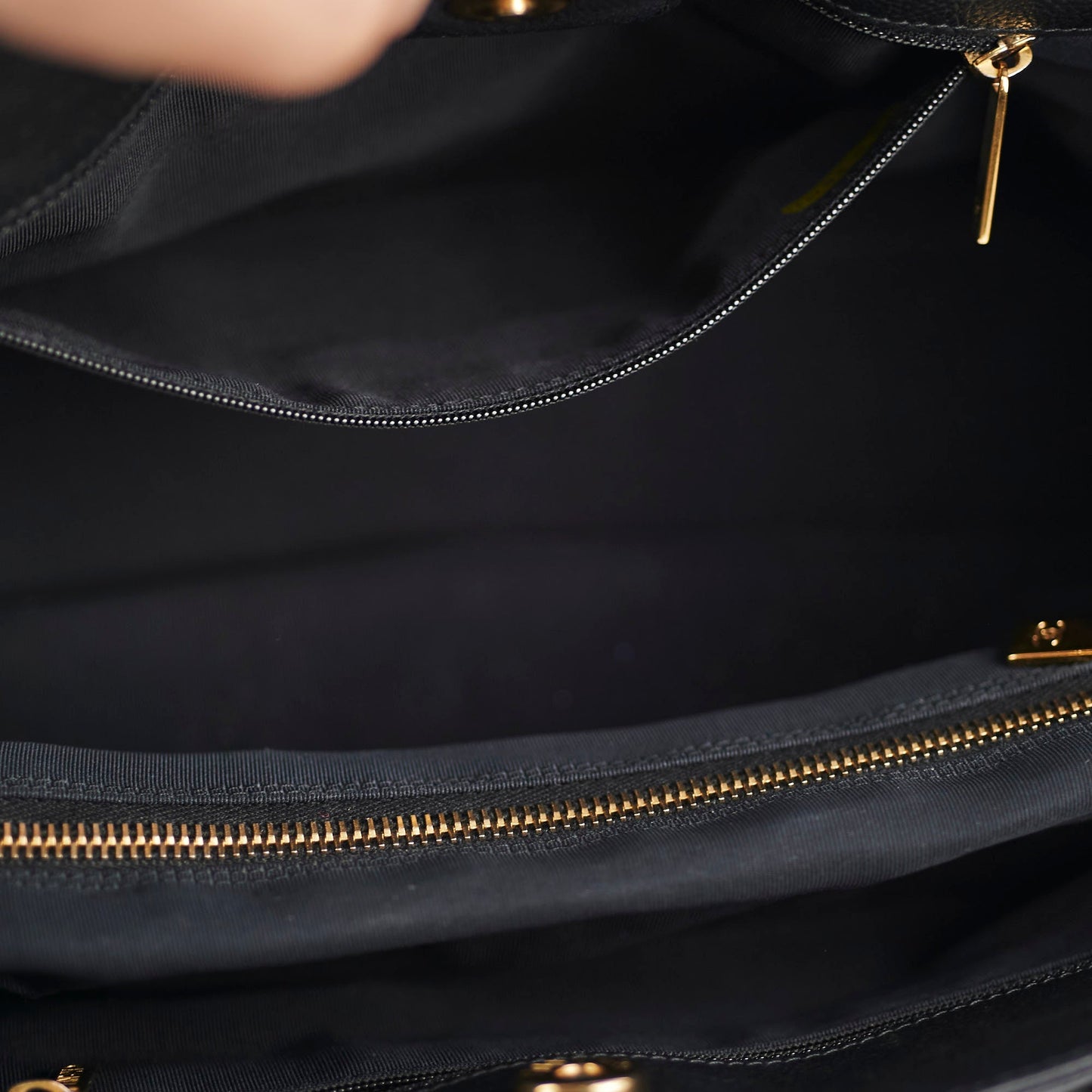 Chanel Cerf Tote Cavair Black