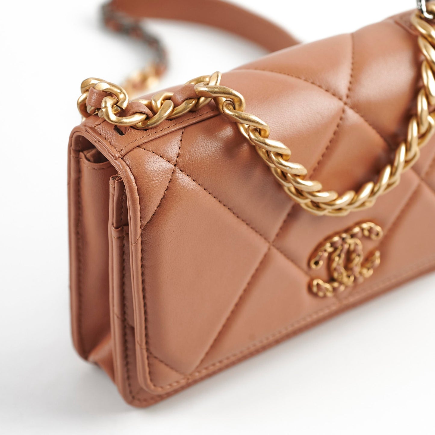 Chanel 19 Wallet On Chain WOC Caramel