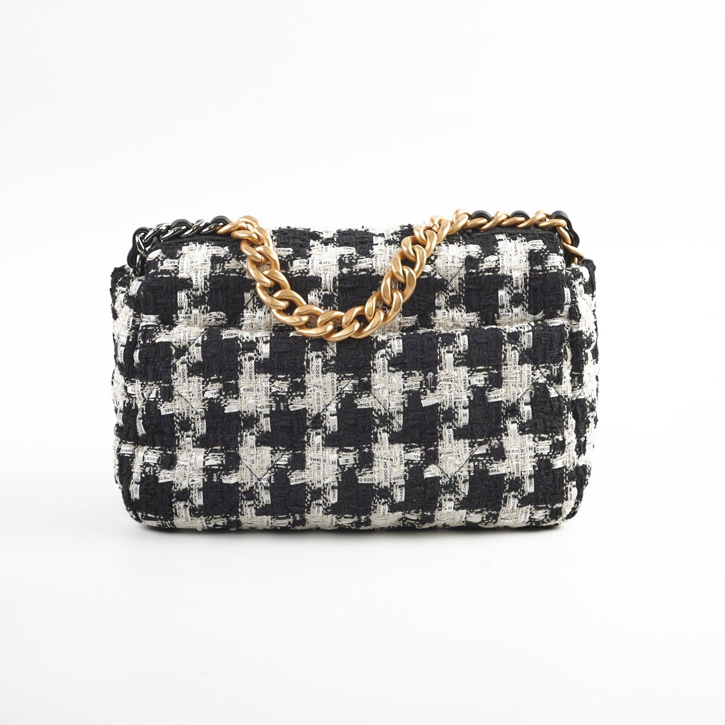 Chanel 19 Tweed Medium 2020