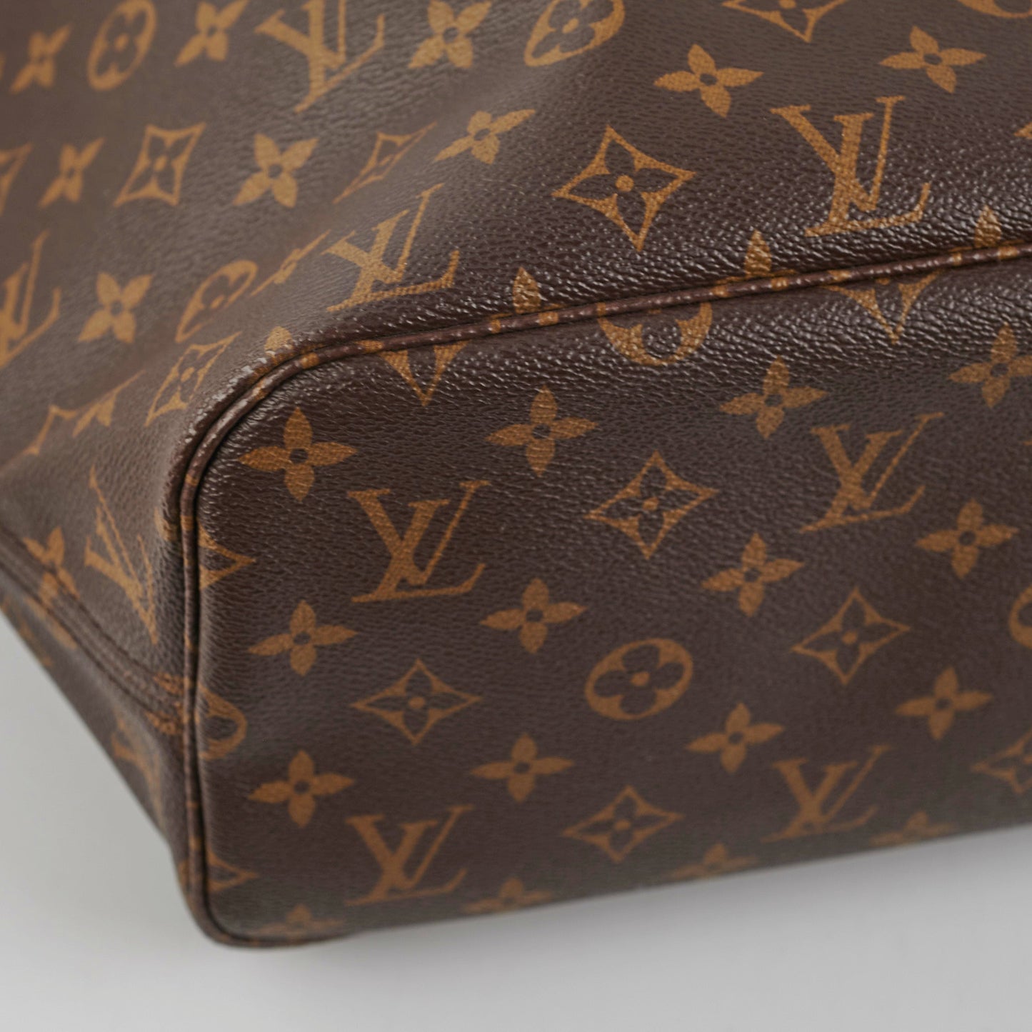 Louis Vuitton Neverfull MM Monogram Shoulder Bag