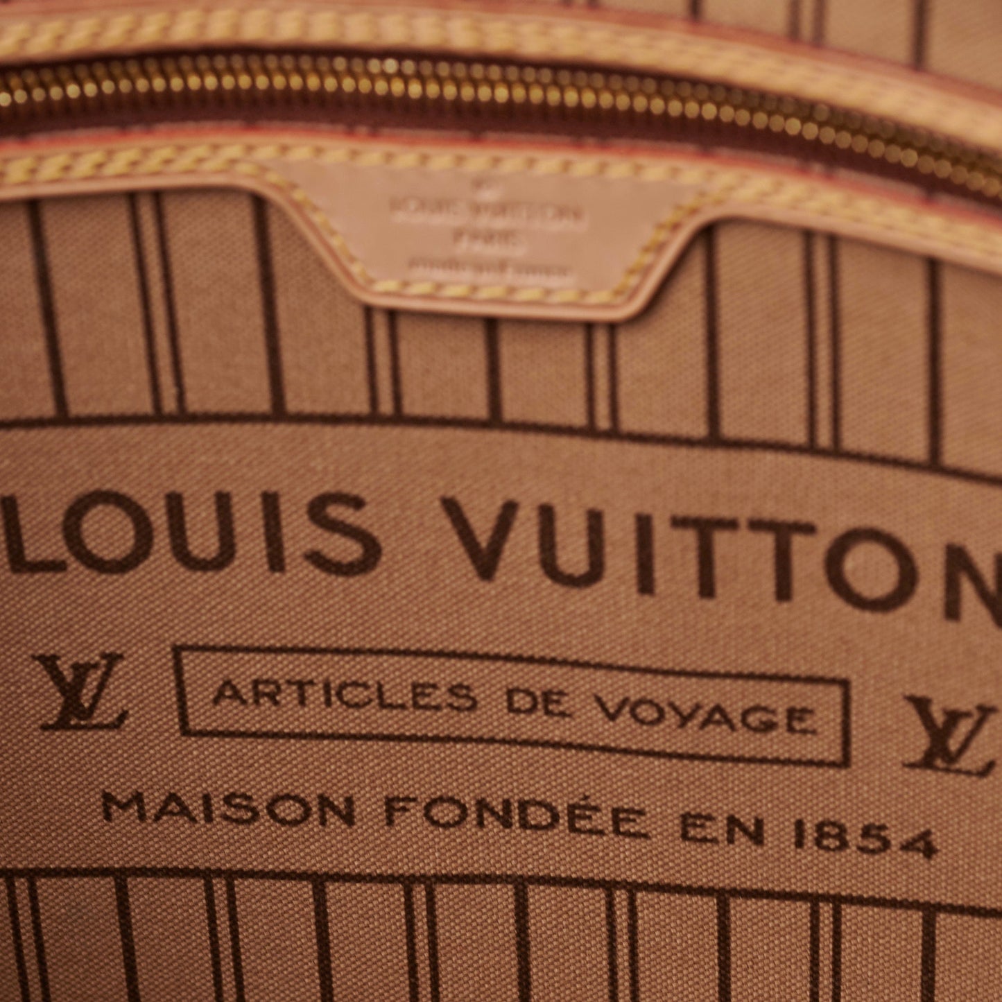 Louis Vuitton Neverfull MM Monogram Shoulder Bag