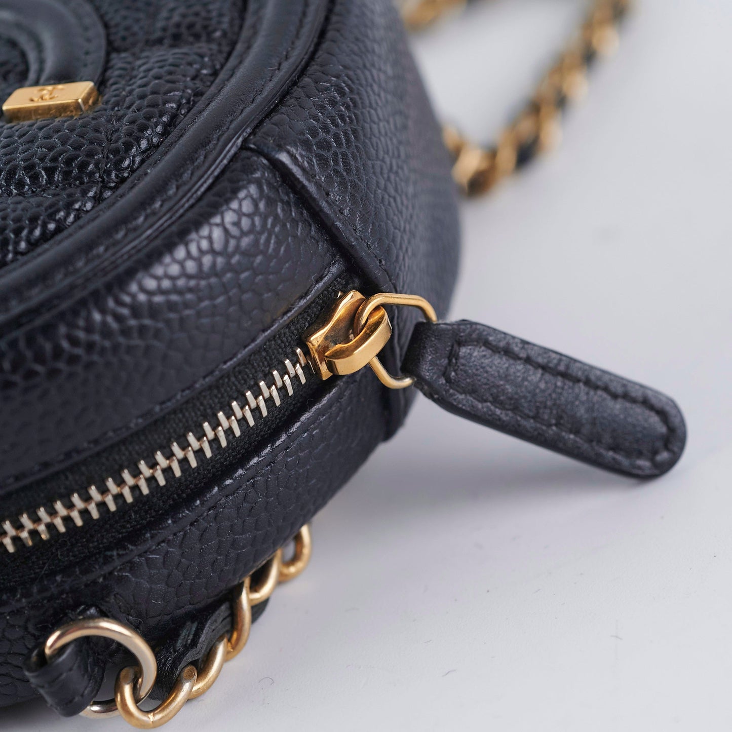 Chanel 19 Round Filigree Caviar Black