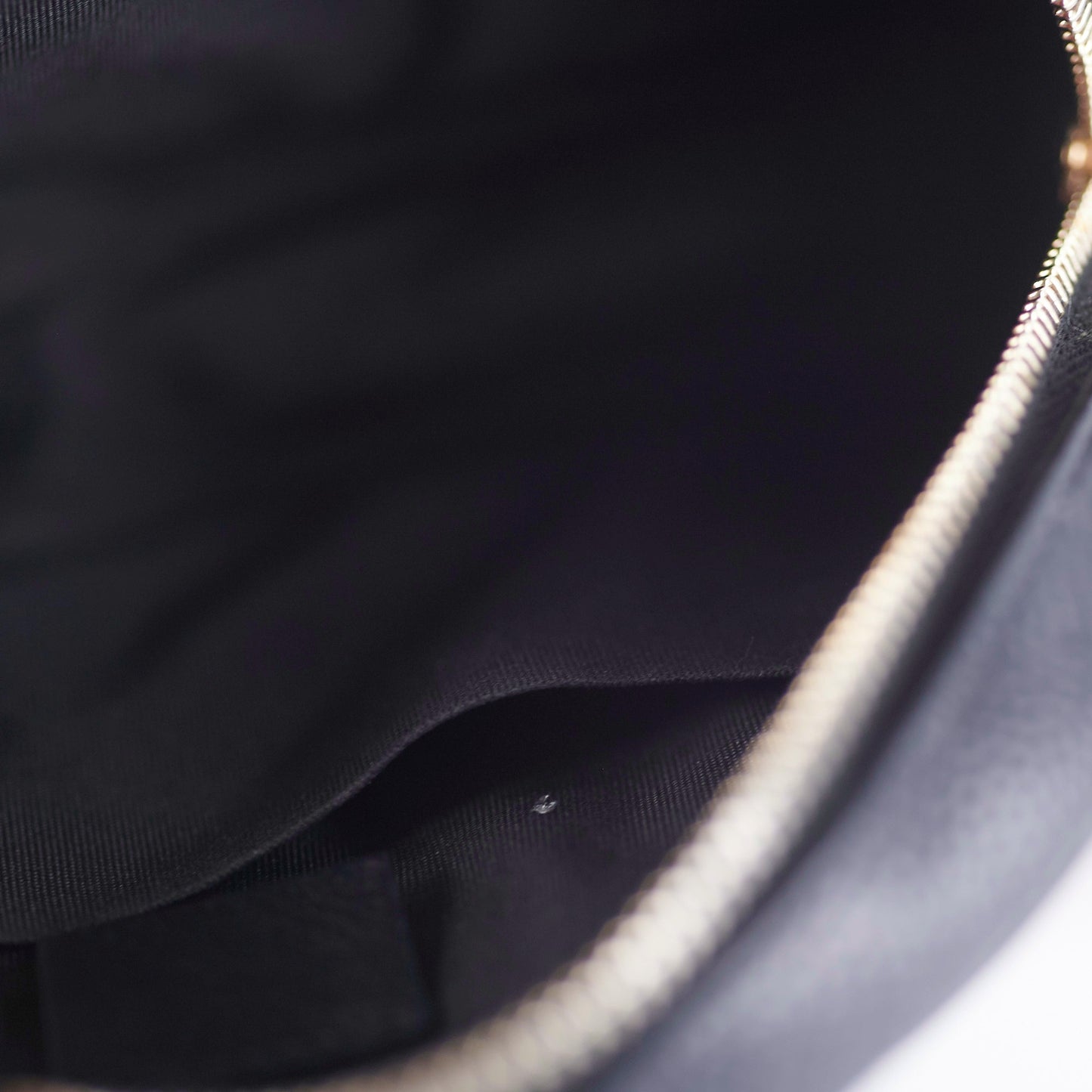 Chanel 19 Round Filigree Caviar Black