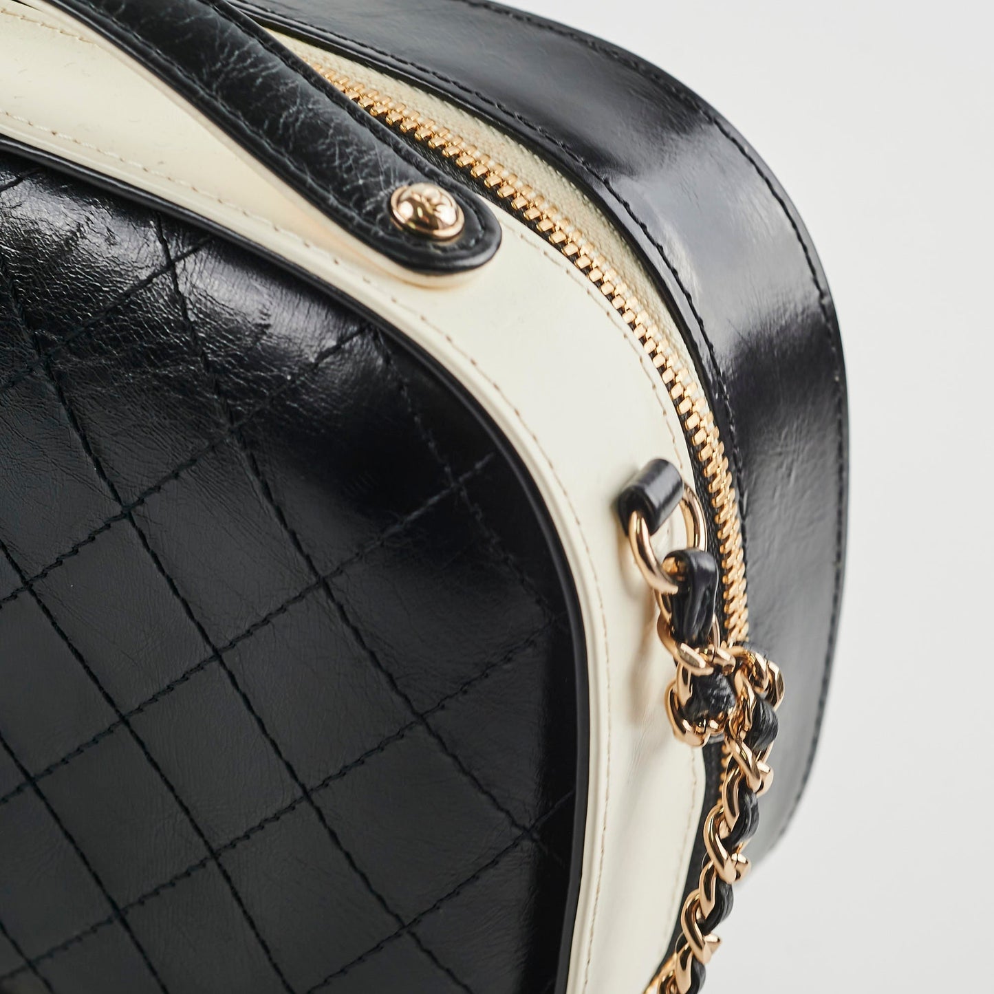 Chanel Round Vanity Case Black/White