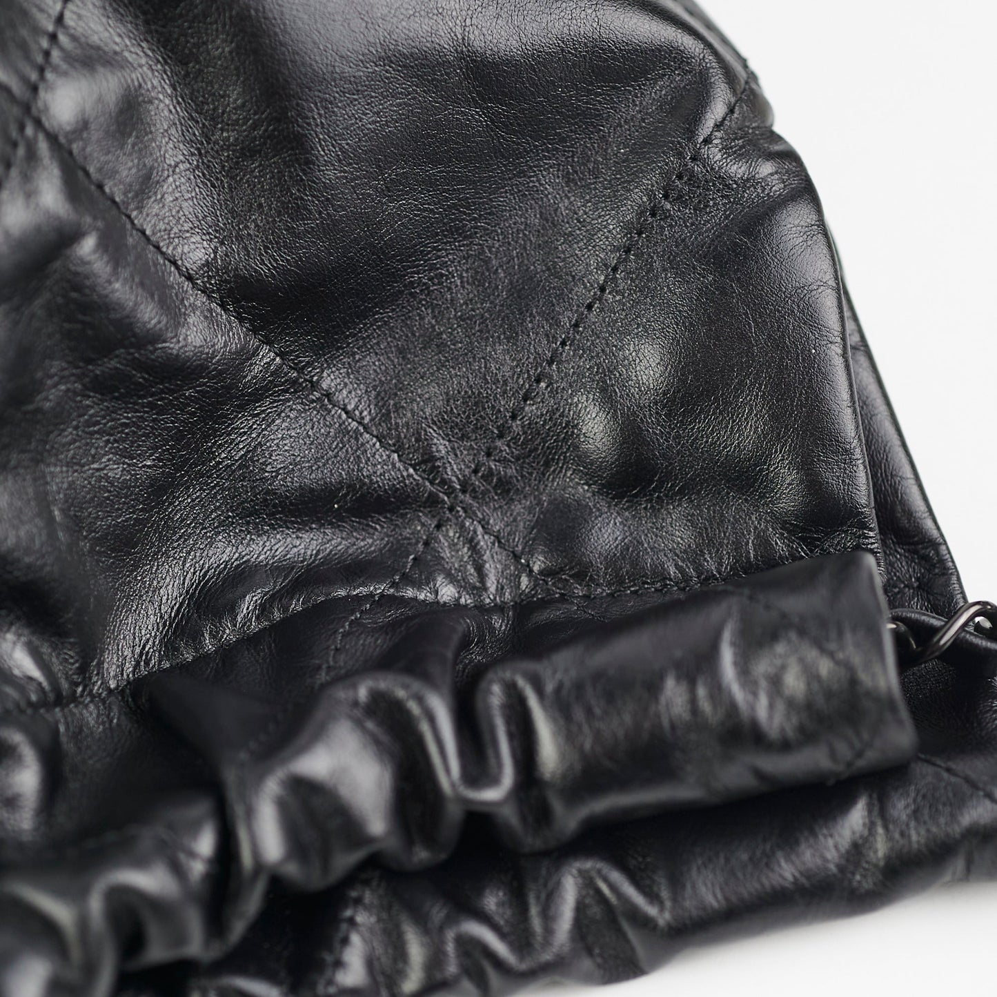 HOLD CV Chanel 22 So Black Medium Calfskin Handbag