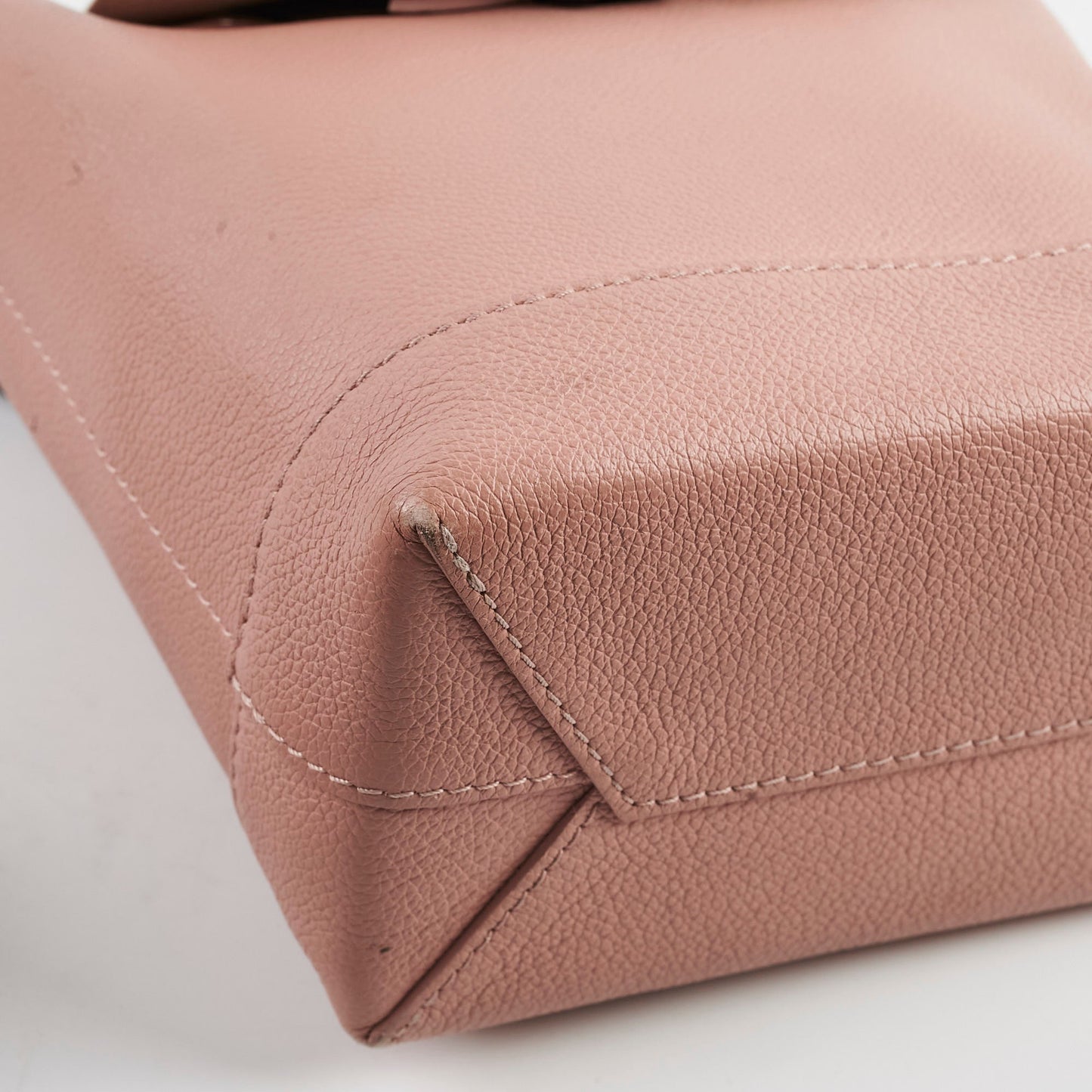 Louis Vuitton Lock Me Backpack Light pink/cream