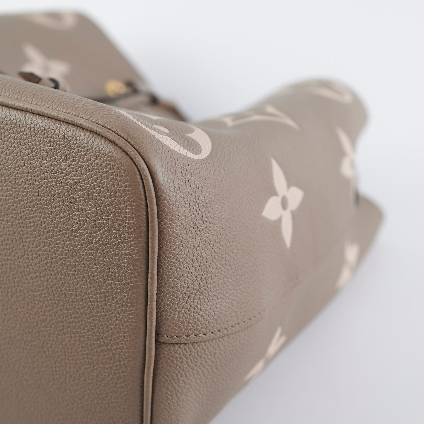 Louis Vuitton Neo Noe MM Bucket Bag