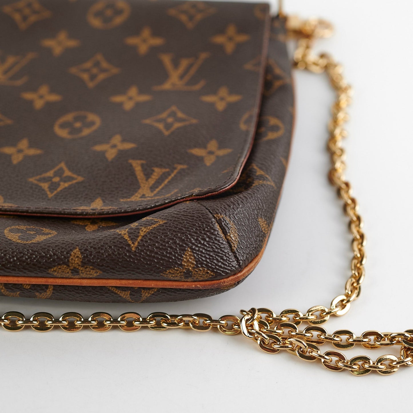 Louis Vuitton M tte Tango Monogram Bag