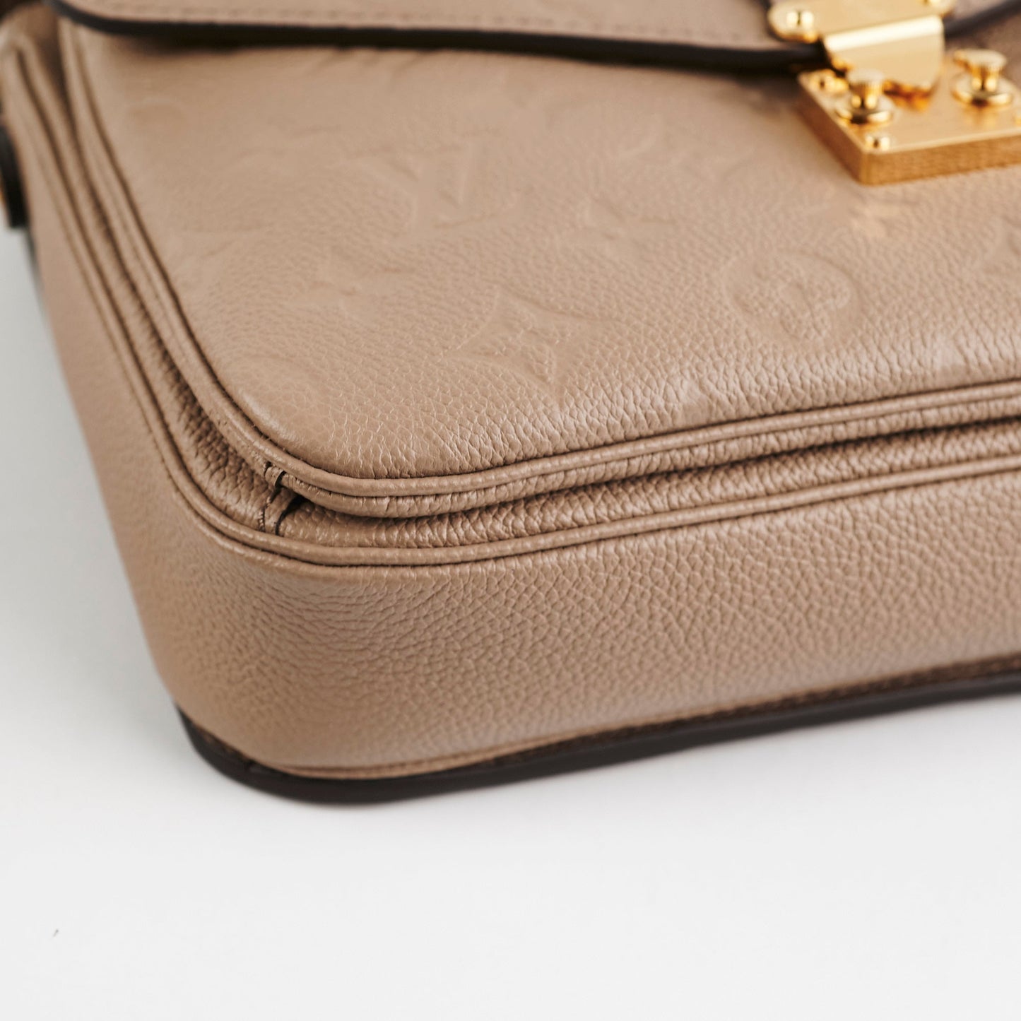 Louis Vuitton Pochette Metis Beige