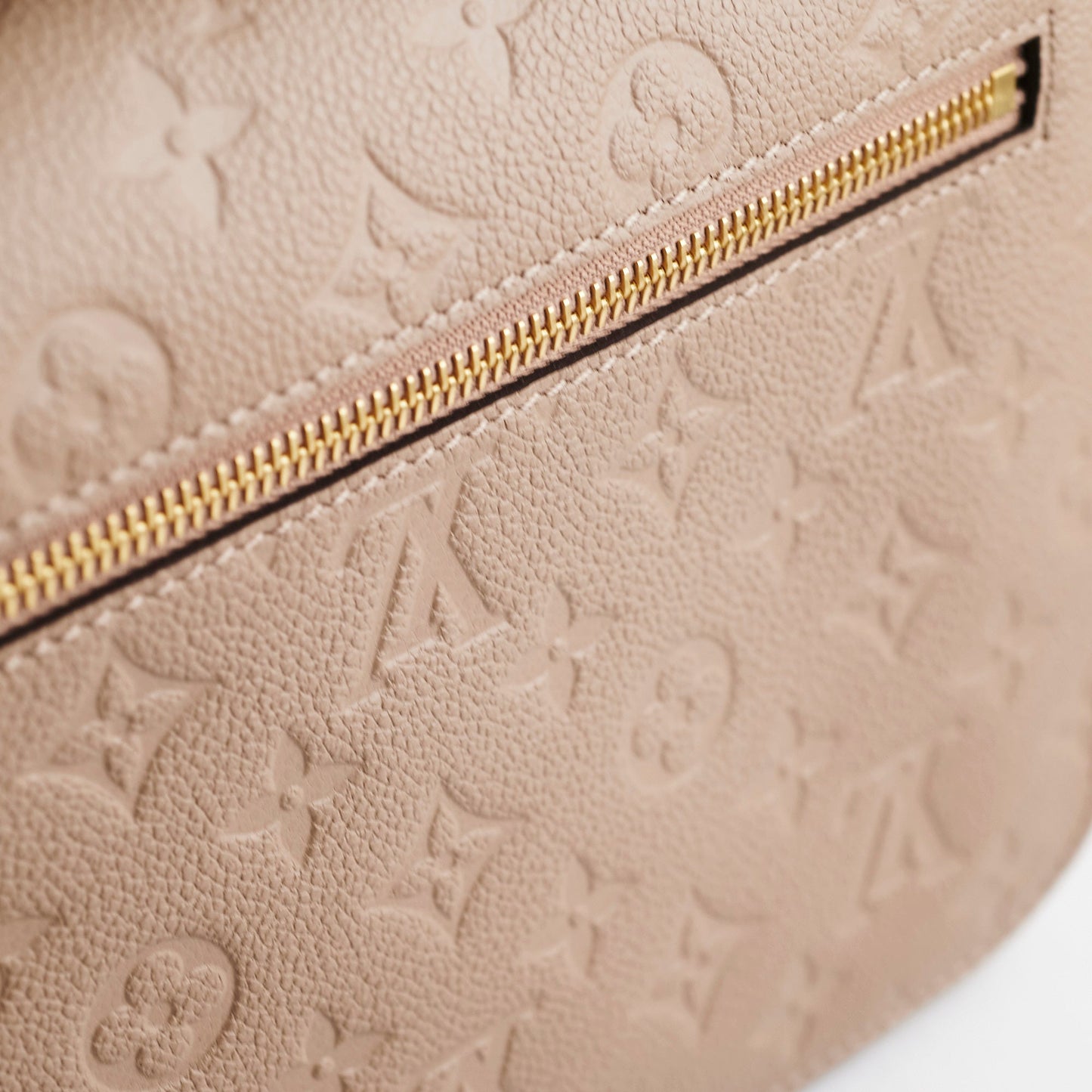 Louis Vuitton Pochette Metis Beige