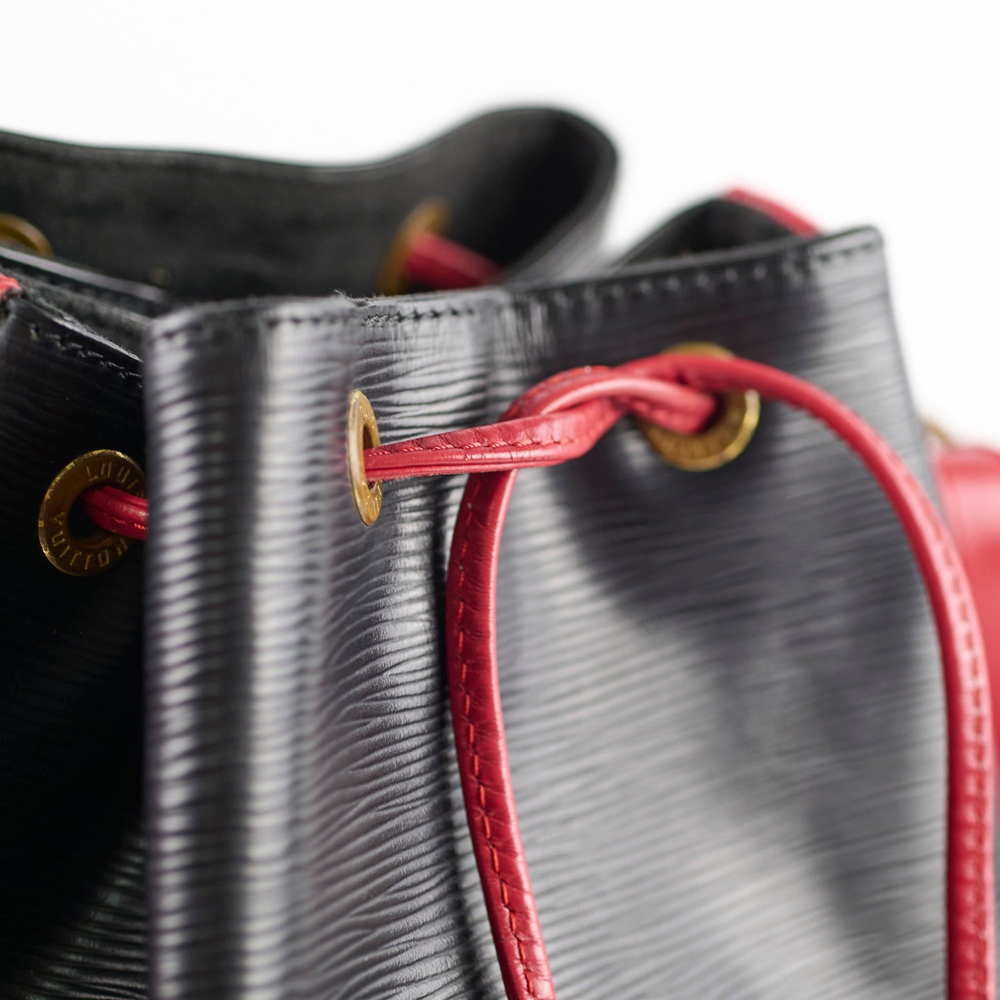 Louis Vuitton   Bucket Bag Black / Red Epi Leather