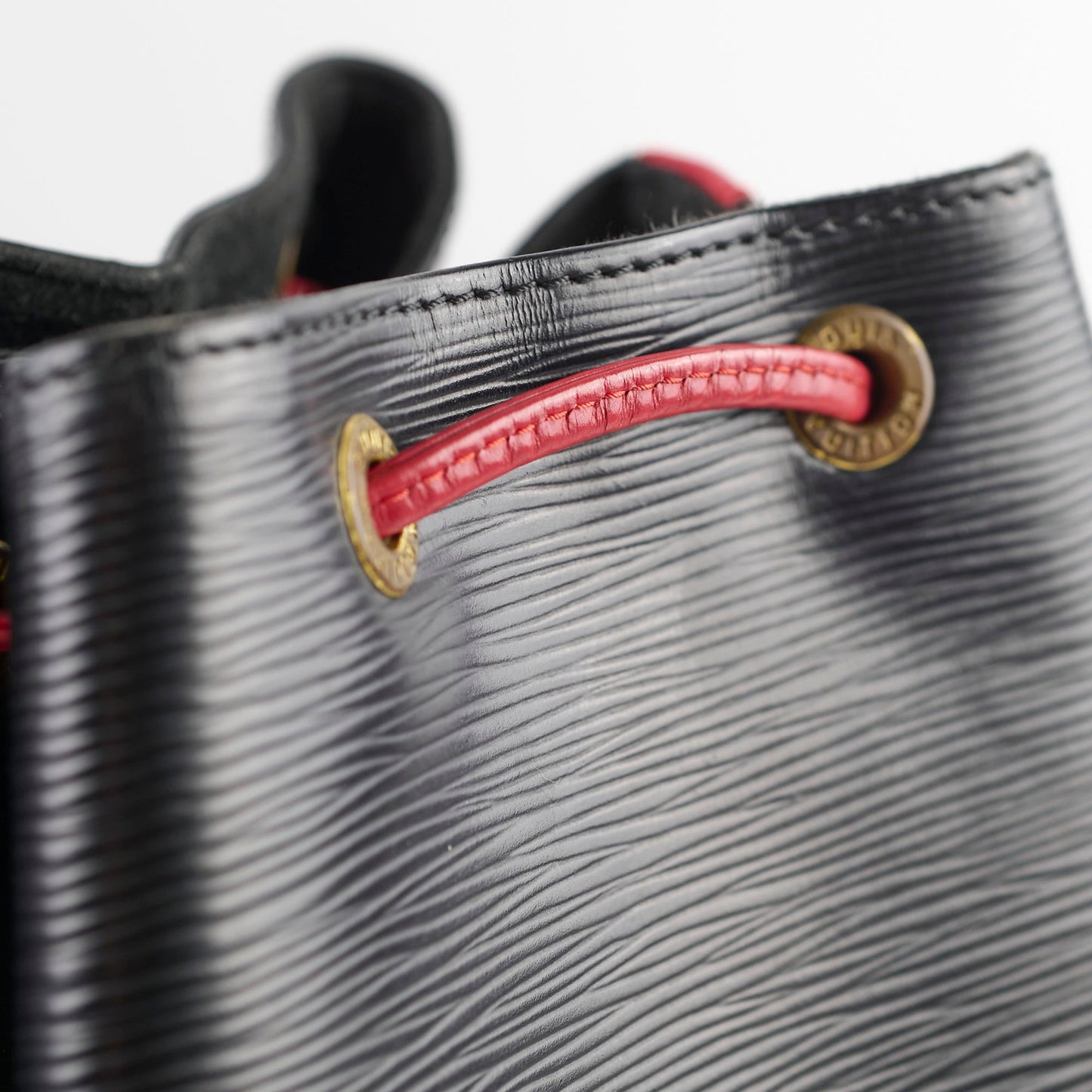 Louis Vuitton   Bucket Bag Black / Red Epi Leather